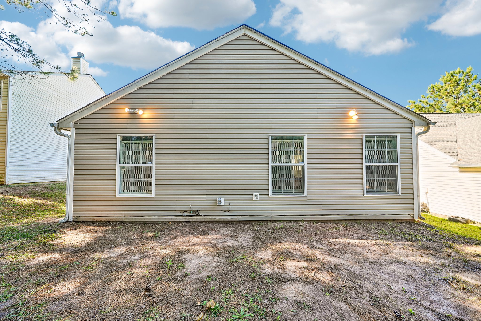 Photo 5 of 22 of 7121 Ravenwood Ln, Lithonia, GA