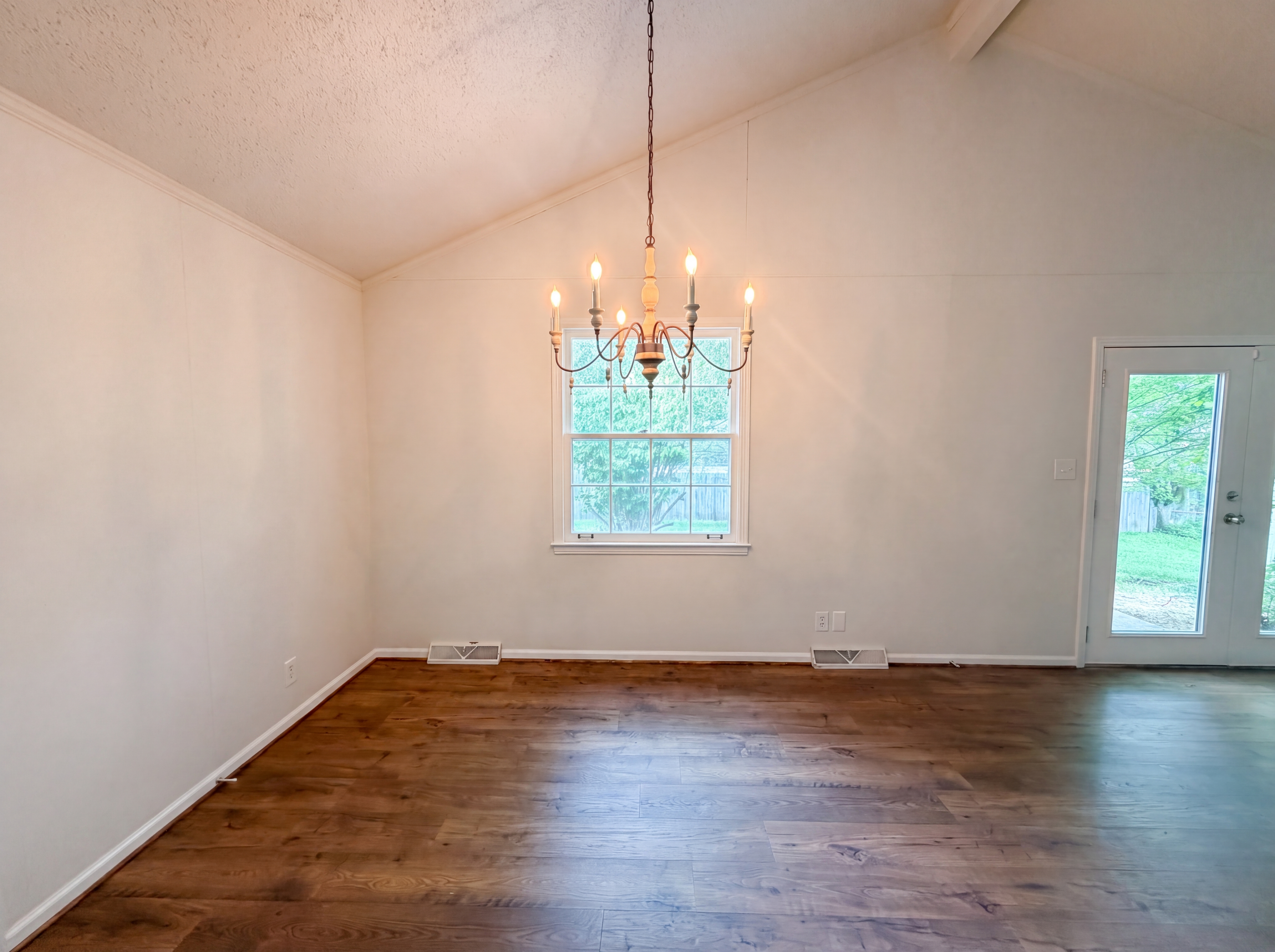Photo 7 of 23 of 242 Kingswood Dr, Clarksville, TN