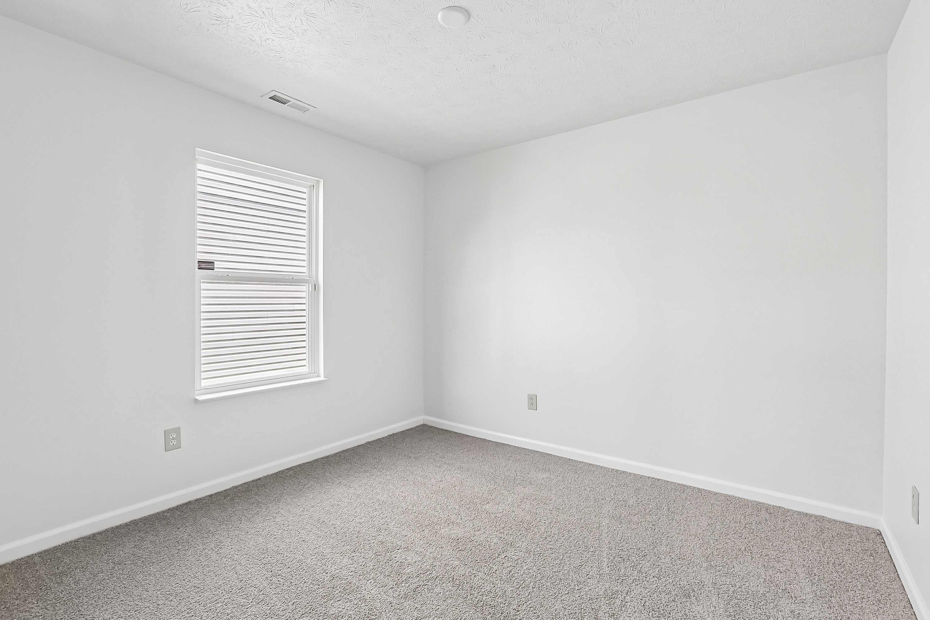 Photo 7 of 26 of 2045 Sotheby Ln, Indianapolis, IN