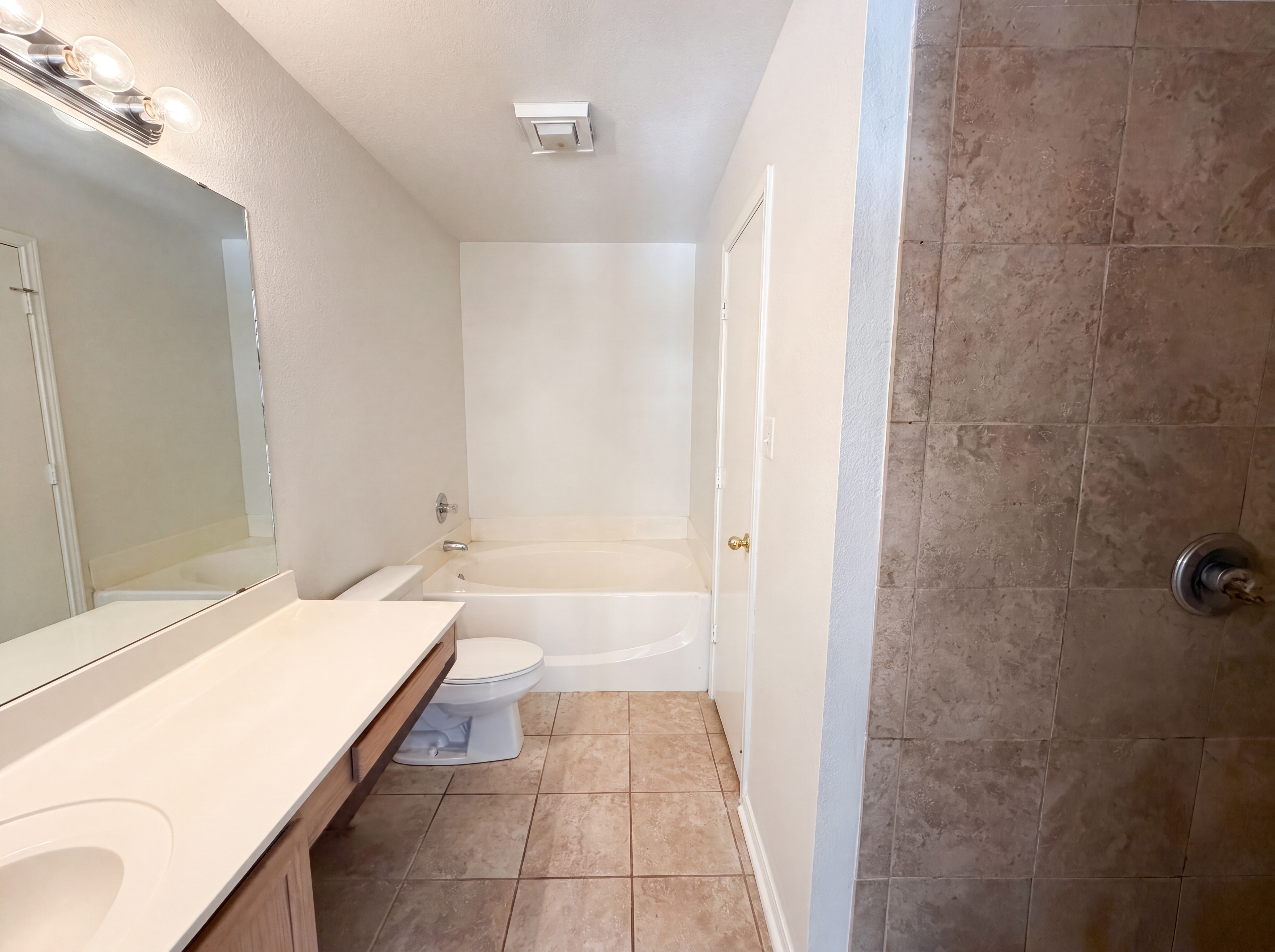 Photo 12 of 17 of 10740 Southern Trace Cir, Flint, TX