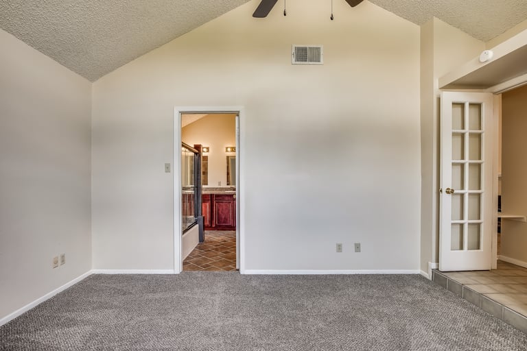 Photo 15 of 29 - 3301 Fairview Dr, Corinth, TX 76210