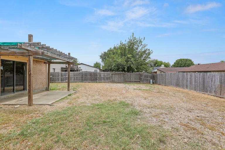 Photo 23 of 24 - 2323 Newbury Dr, Arlington, TX 76014