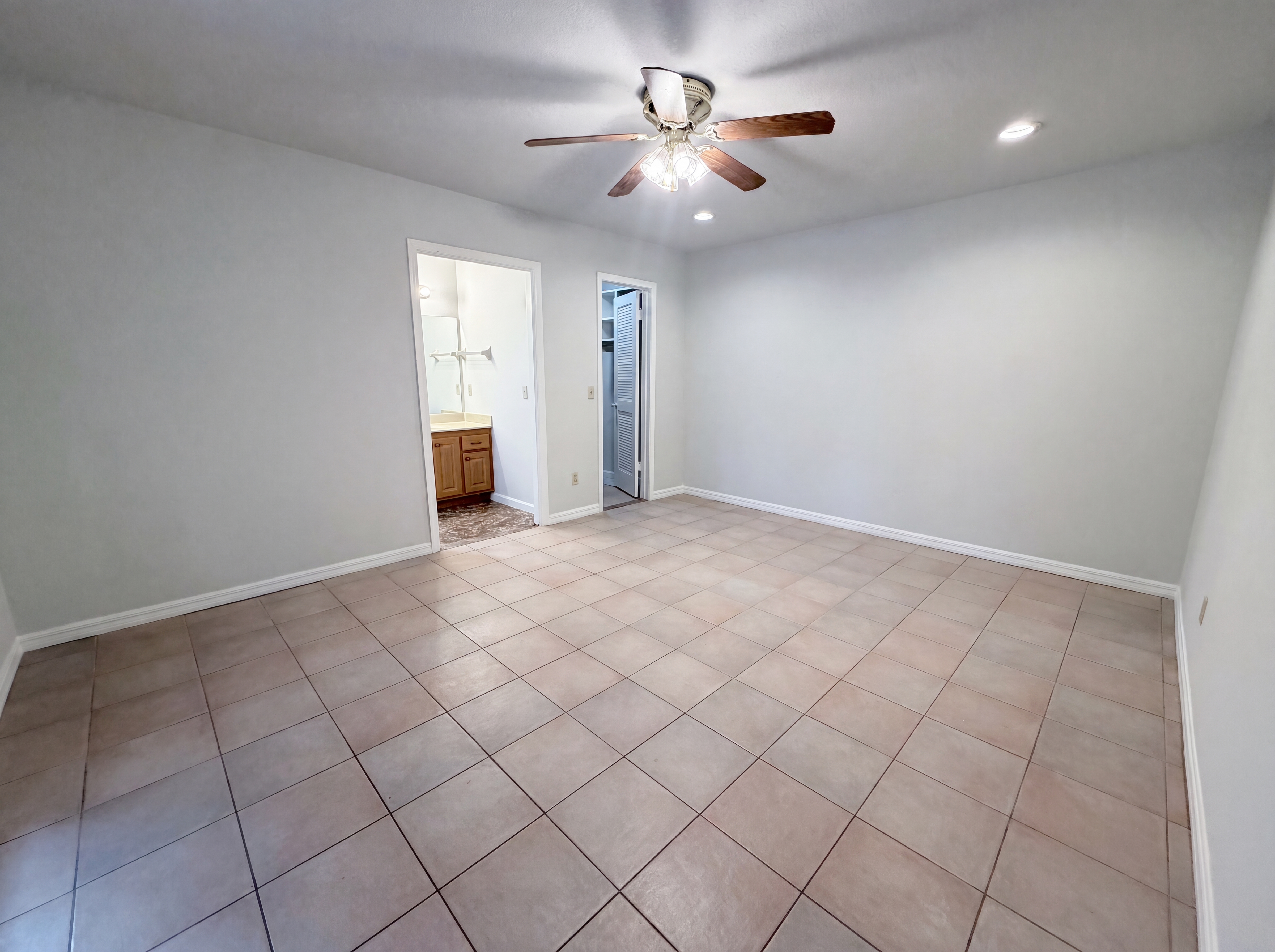 Photo 11 of 17 of 2441 Longwood St, Orange Park, FL