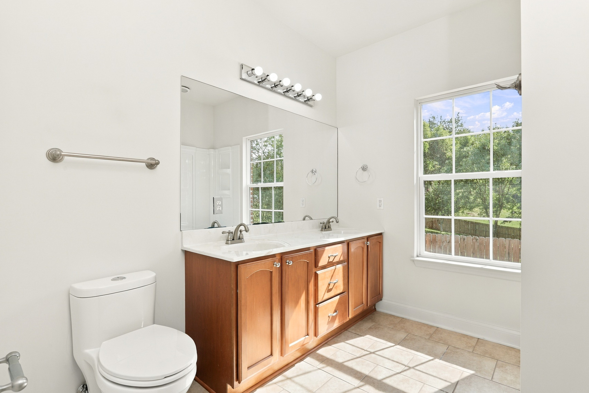 Photo 16 of 23 of 2433 Misty Ridge Dr, Lenoir City, TN