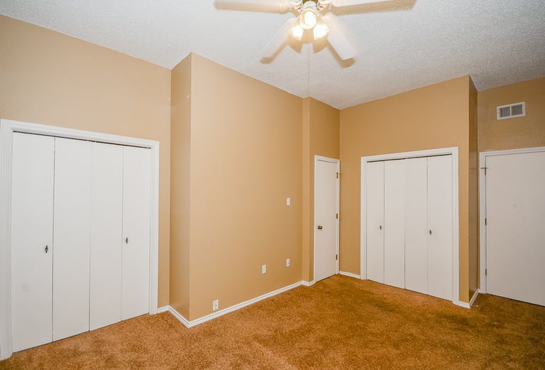 Photo 13 of 21 - 1408 Scott Ct, Irving, TX 75060