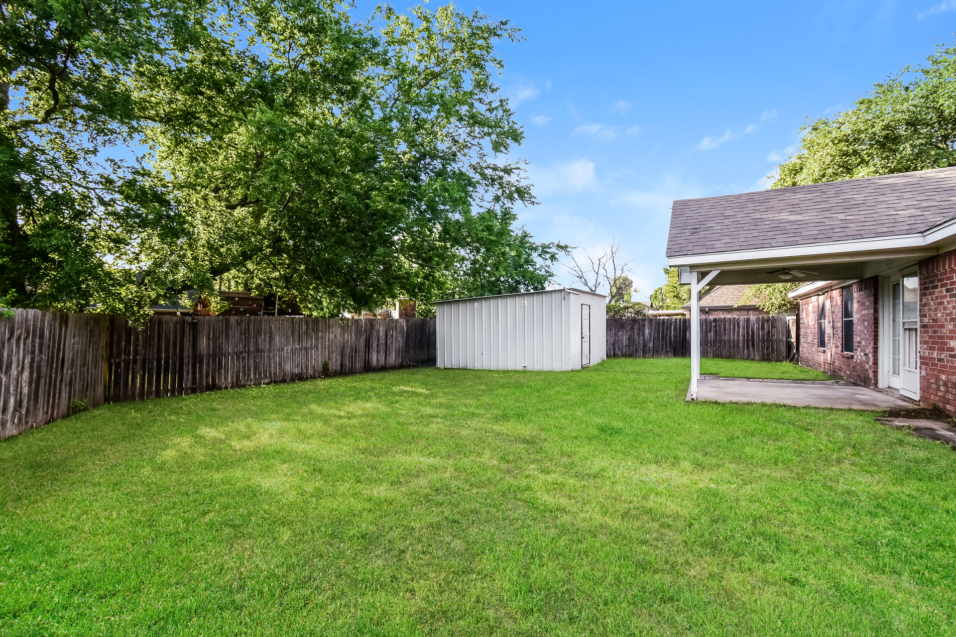 Photo 19 of 20 of 2127 N Village Dr, Bonham, TX