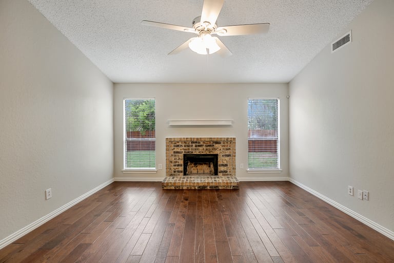 Photo 10 of 26 - 5804 Maurie Dr, Watauga, TX 76148