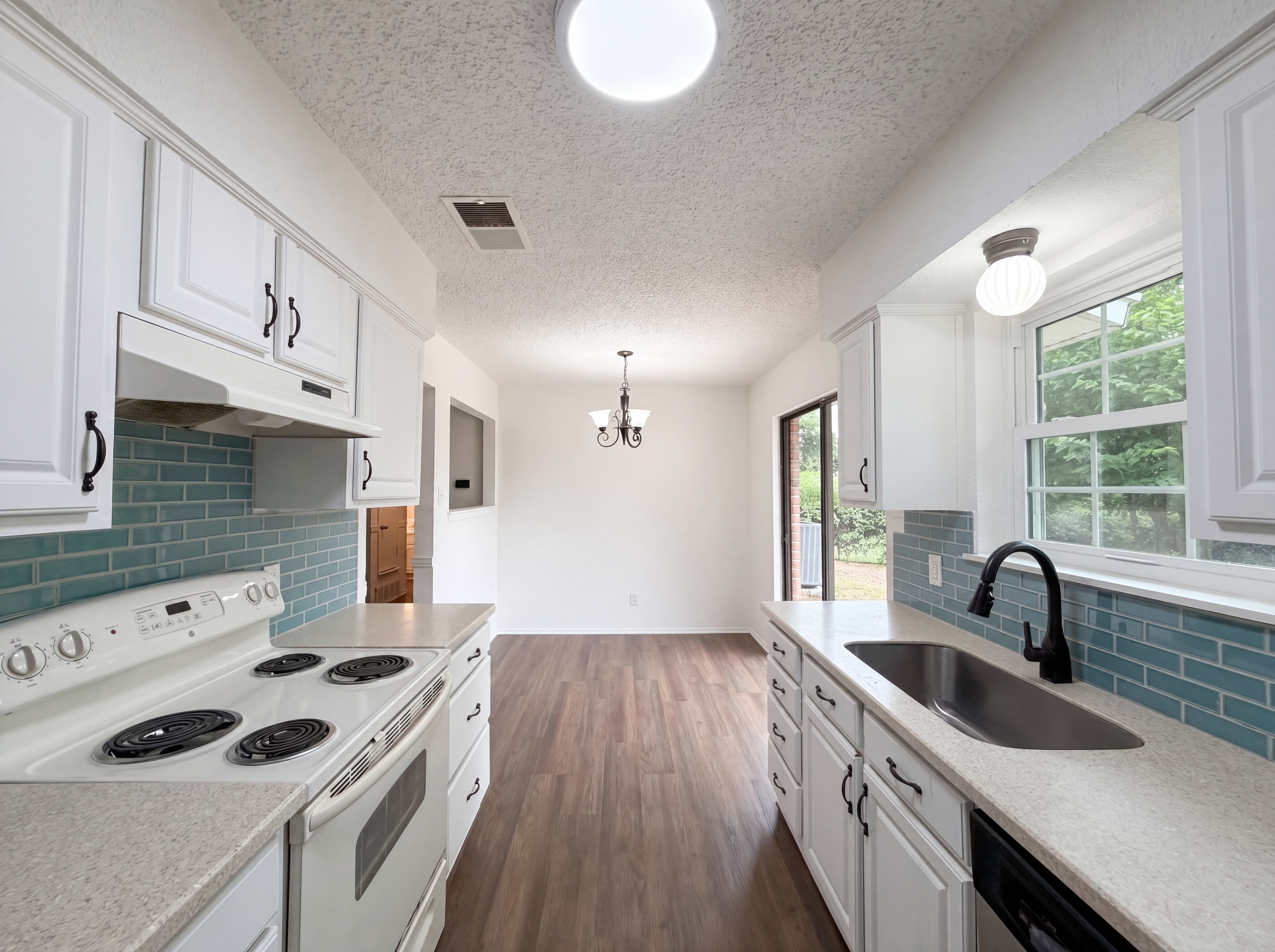 Photo 9 of 19 of 512 Lake Crest Pkwy, Azle, TX