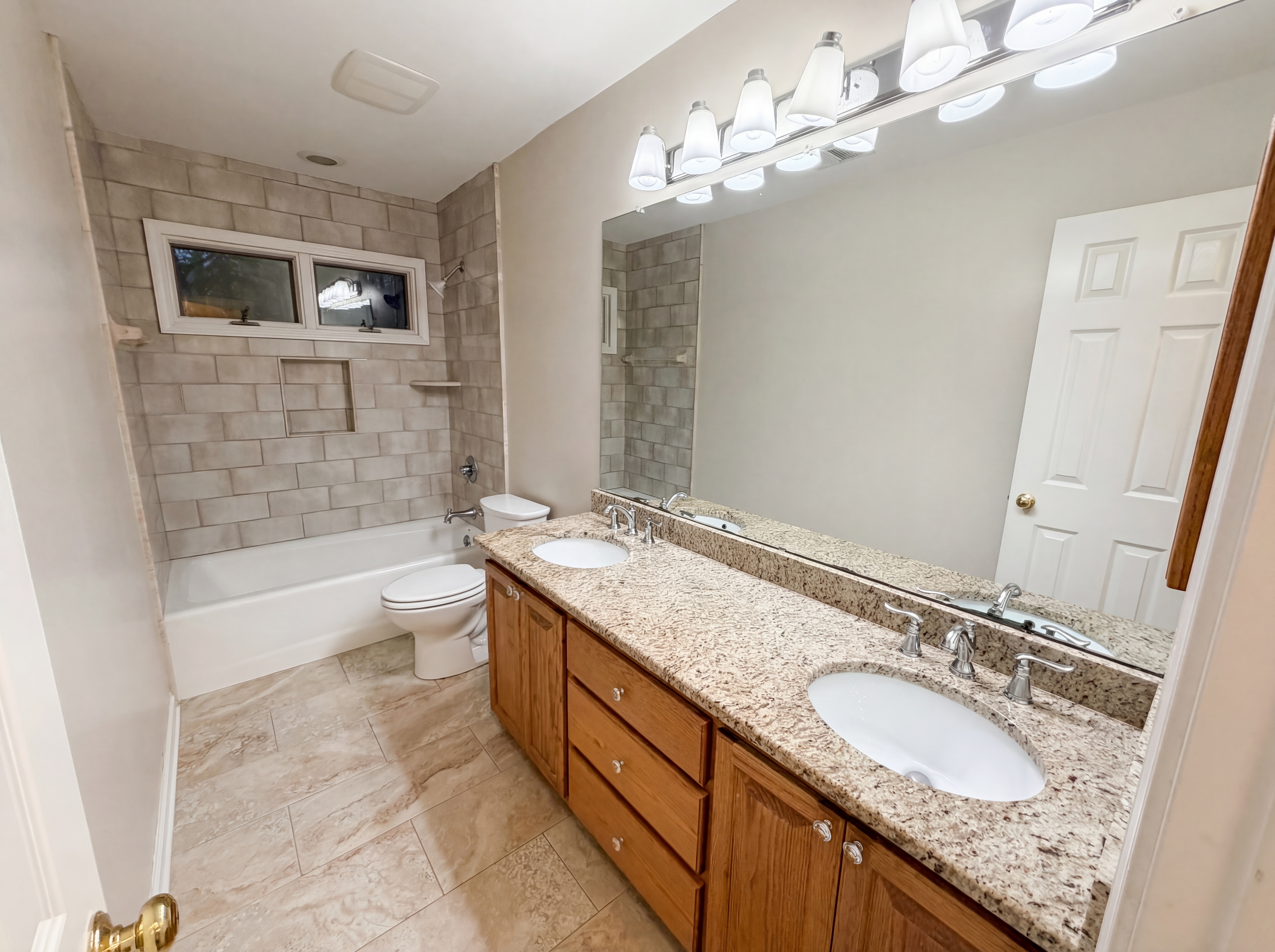 Photo 14 of 21 of 3805 Lenna Dr, Snellville, GA