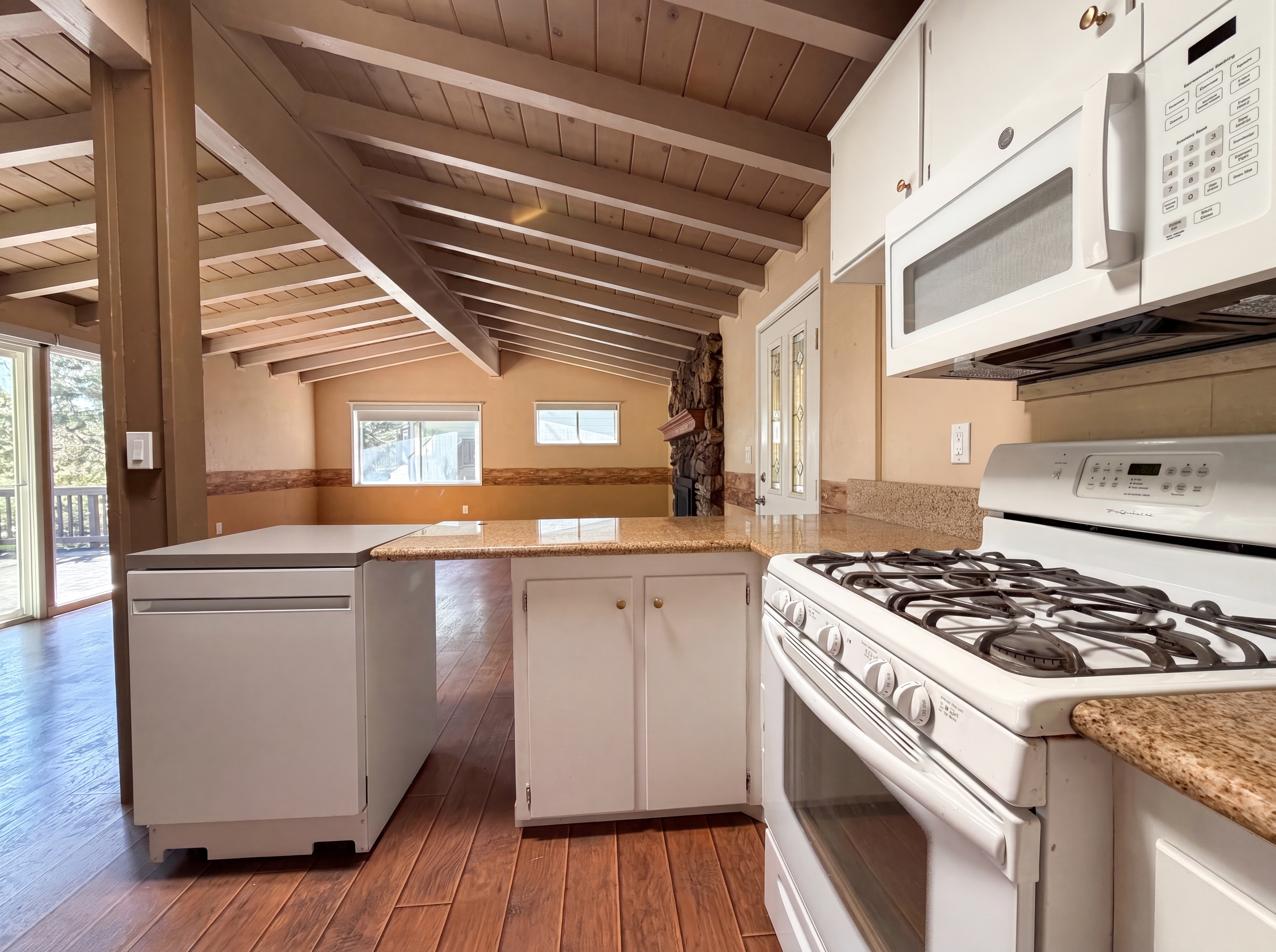 Photo 12 of 28 of 1145 Rivera Dr, Wrightwood, CA