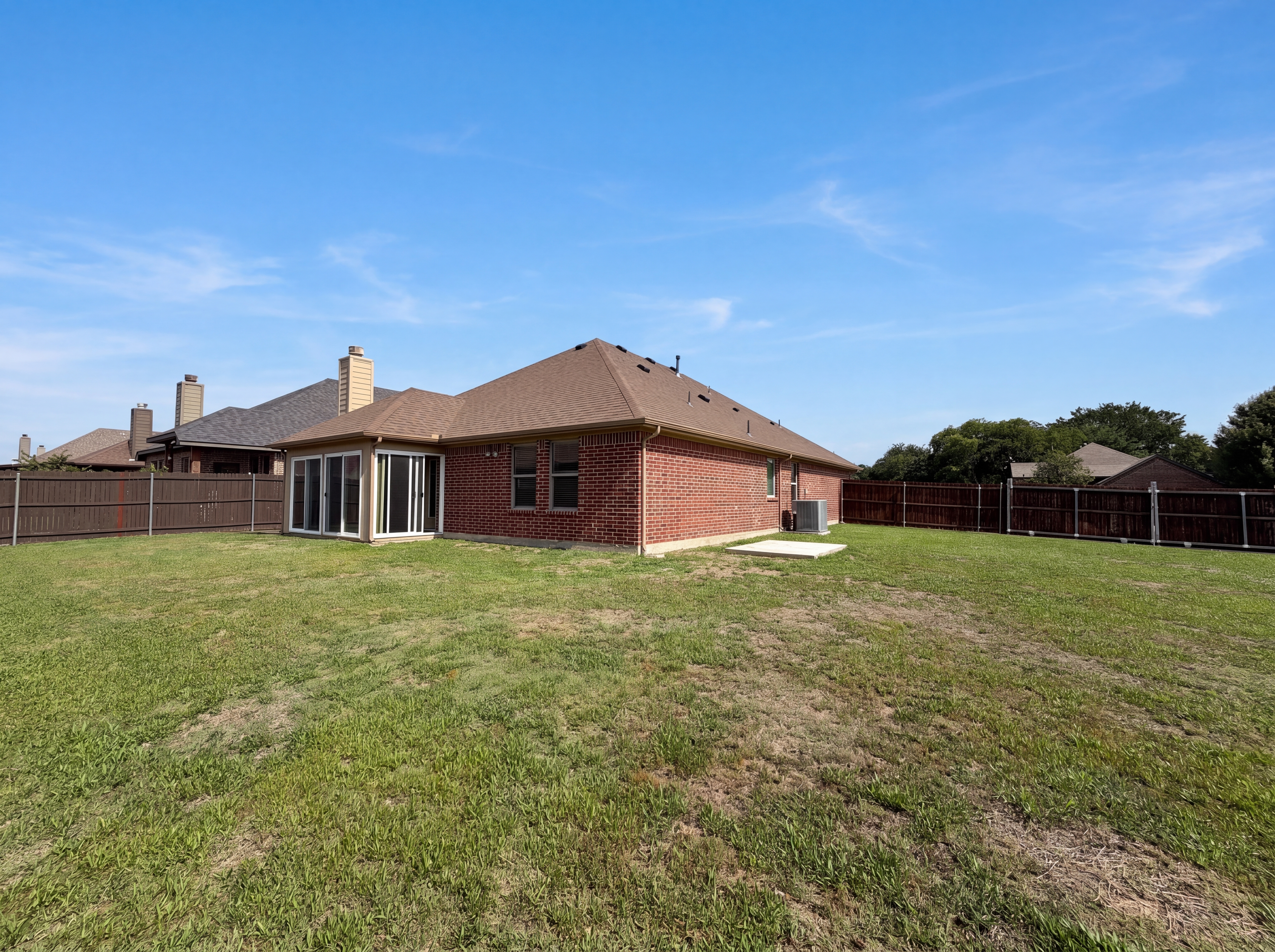 Photo 5 of 20 of 709 Ravenwood Dr, Saginaw, TX