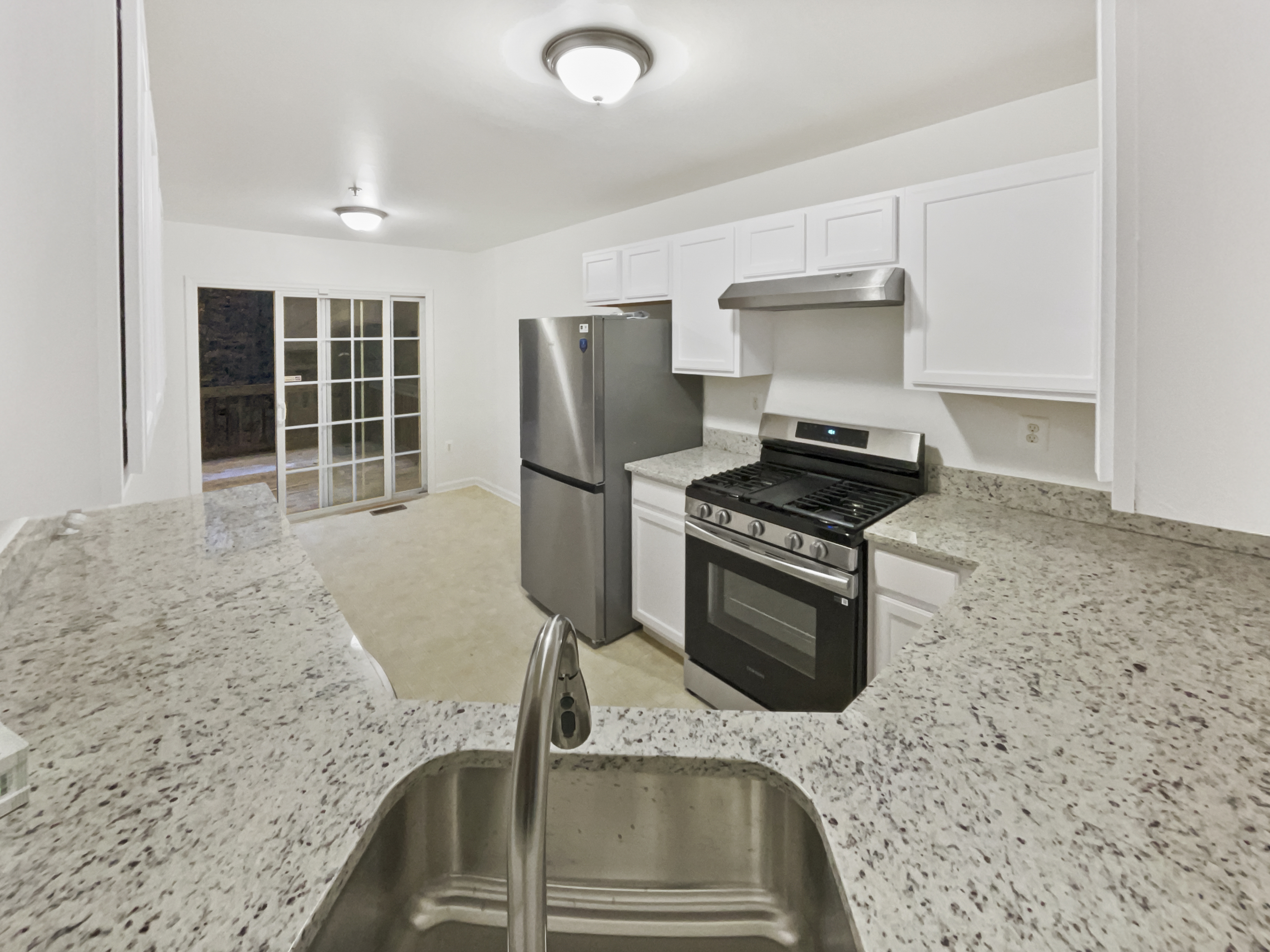 Photo 13 of 45 of 10800 Nautica Pl, White Plains, MD