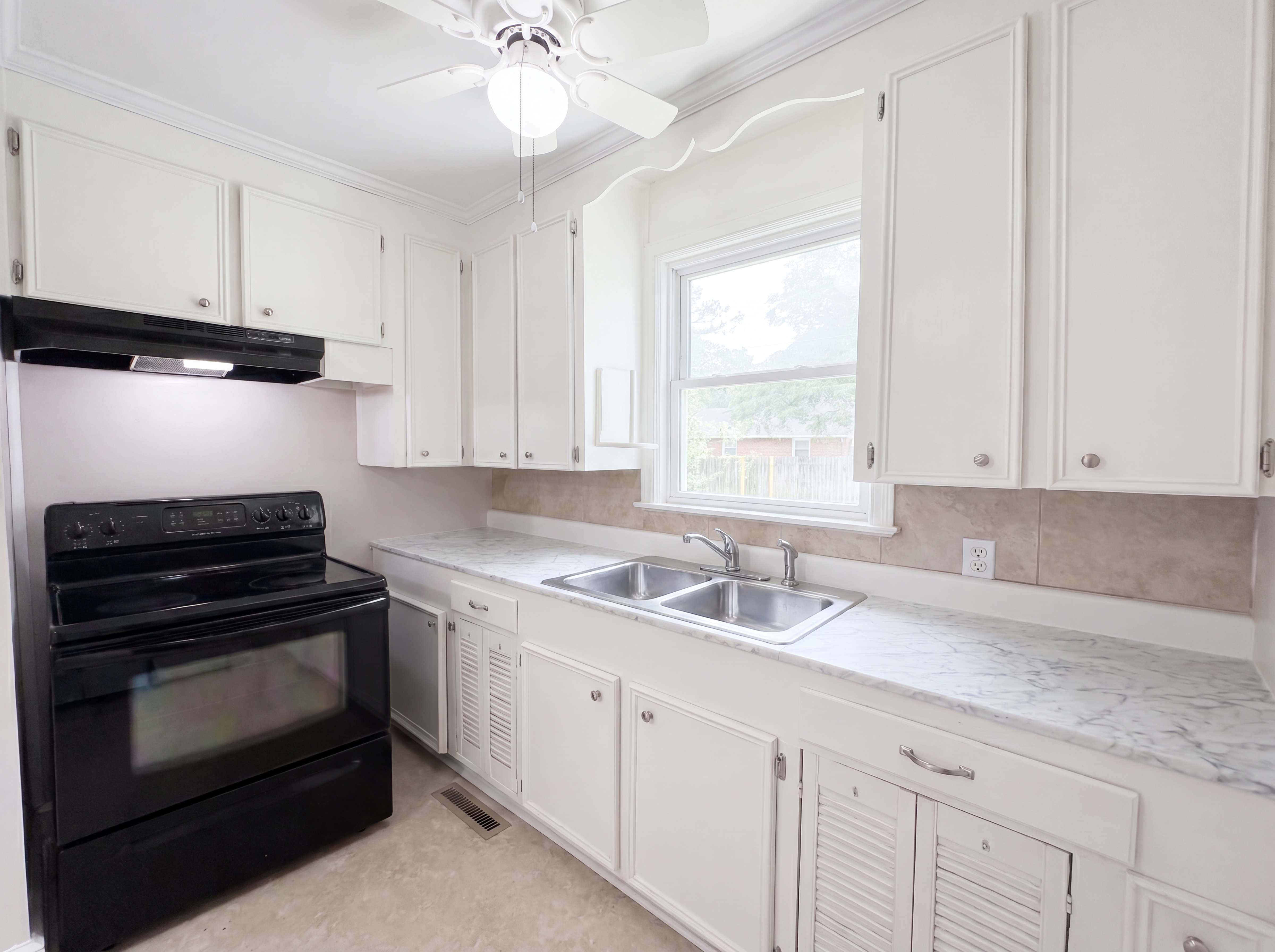 Photo 9 of 23 of 1558 Hazelwood Rd, Columbia, SC