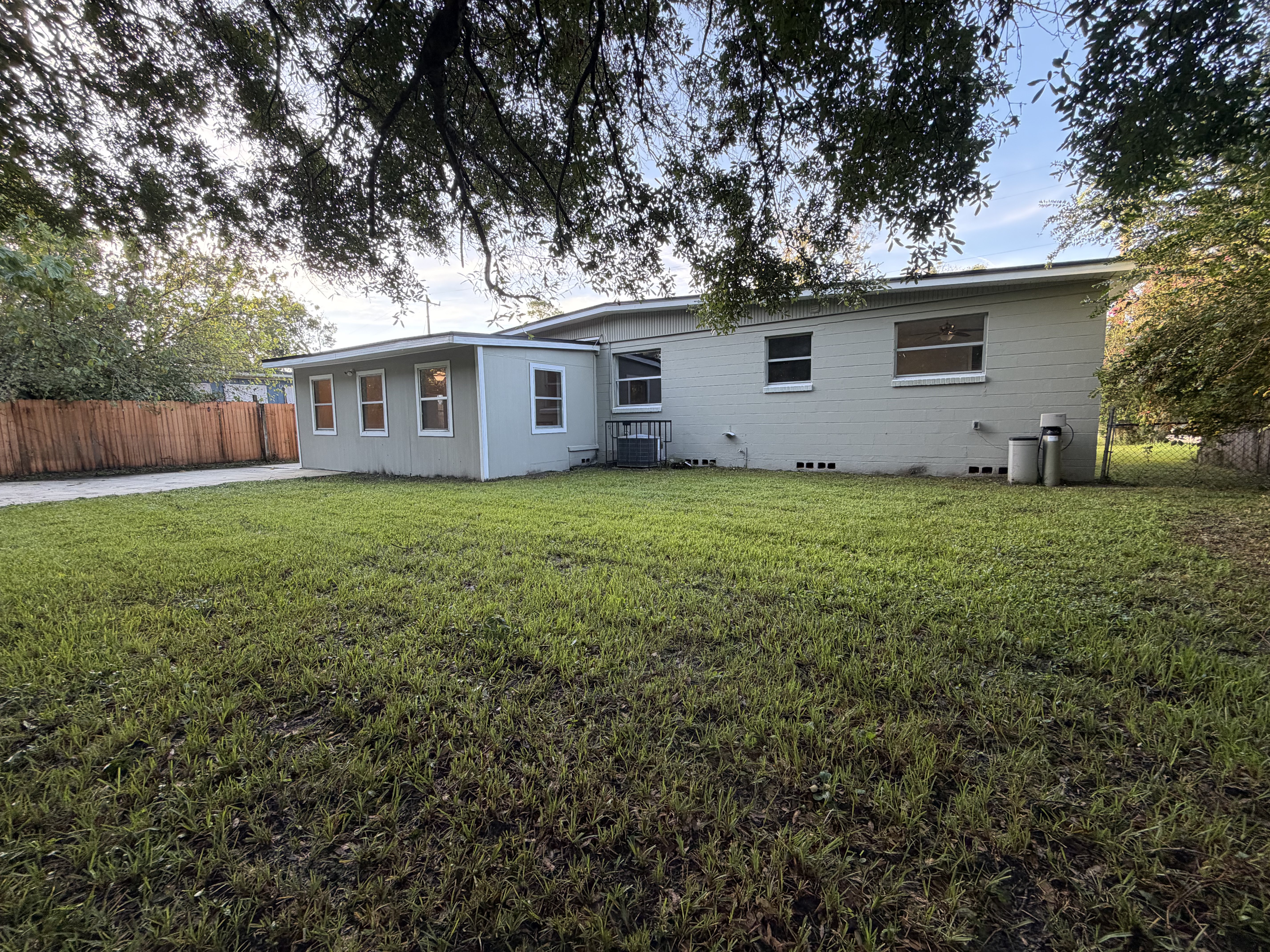 Photo 20 of 26 of 6535 Lou Dr N, Jacksonville, FL