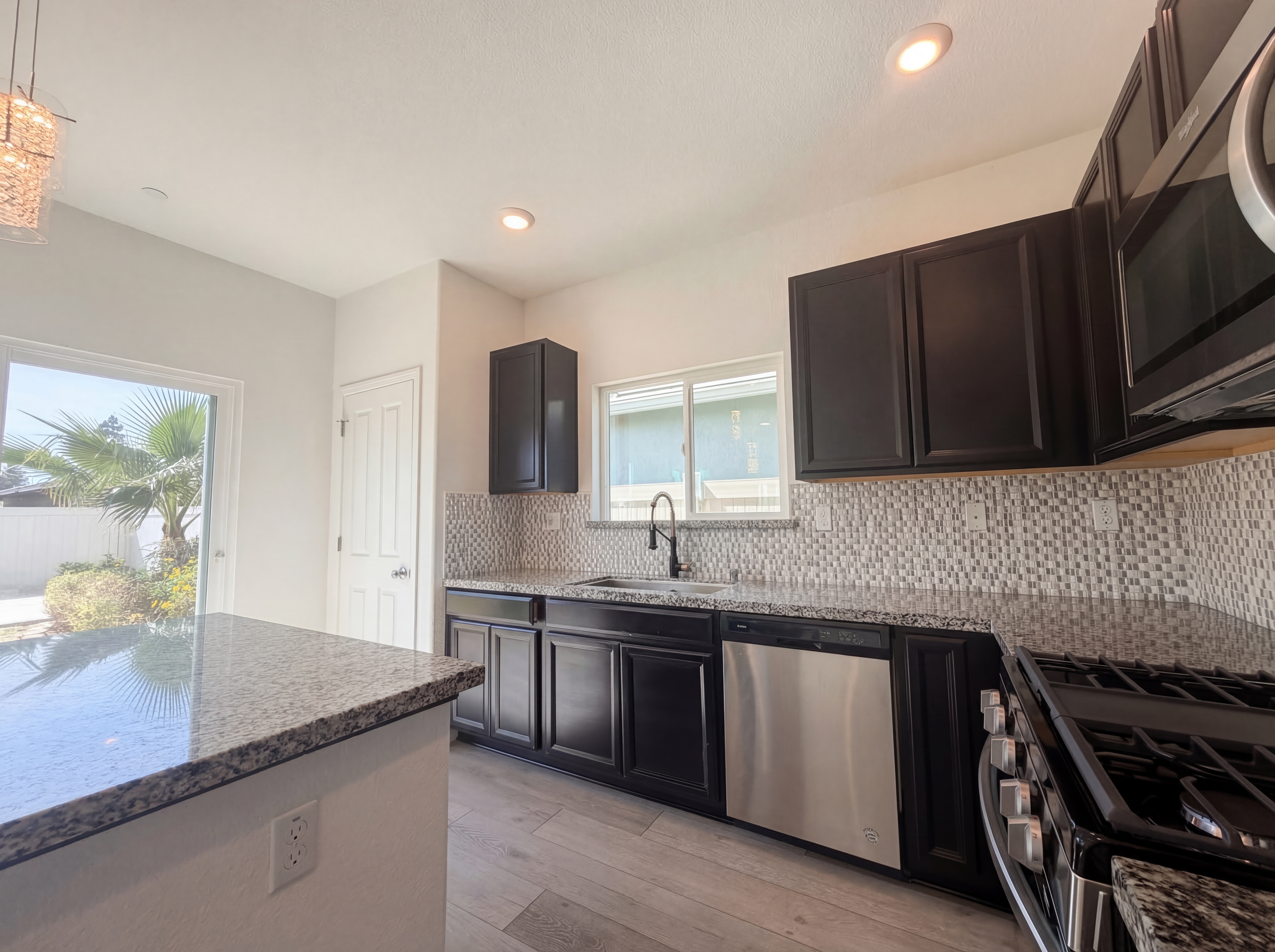 Photo 23 of 46 of 1176 Willow Hill Ave, Sacramento, CA