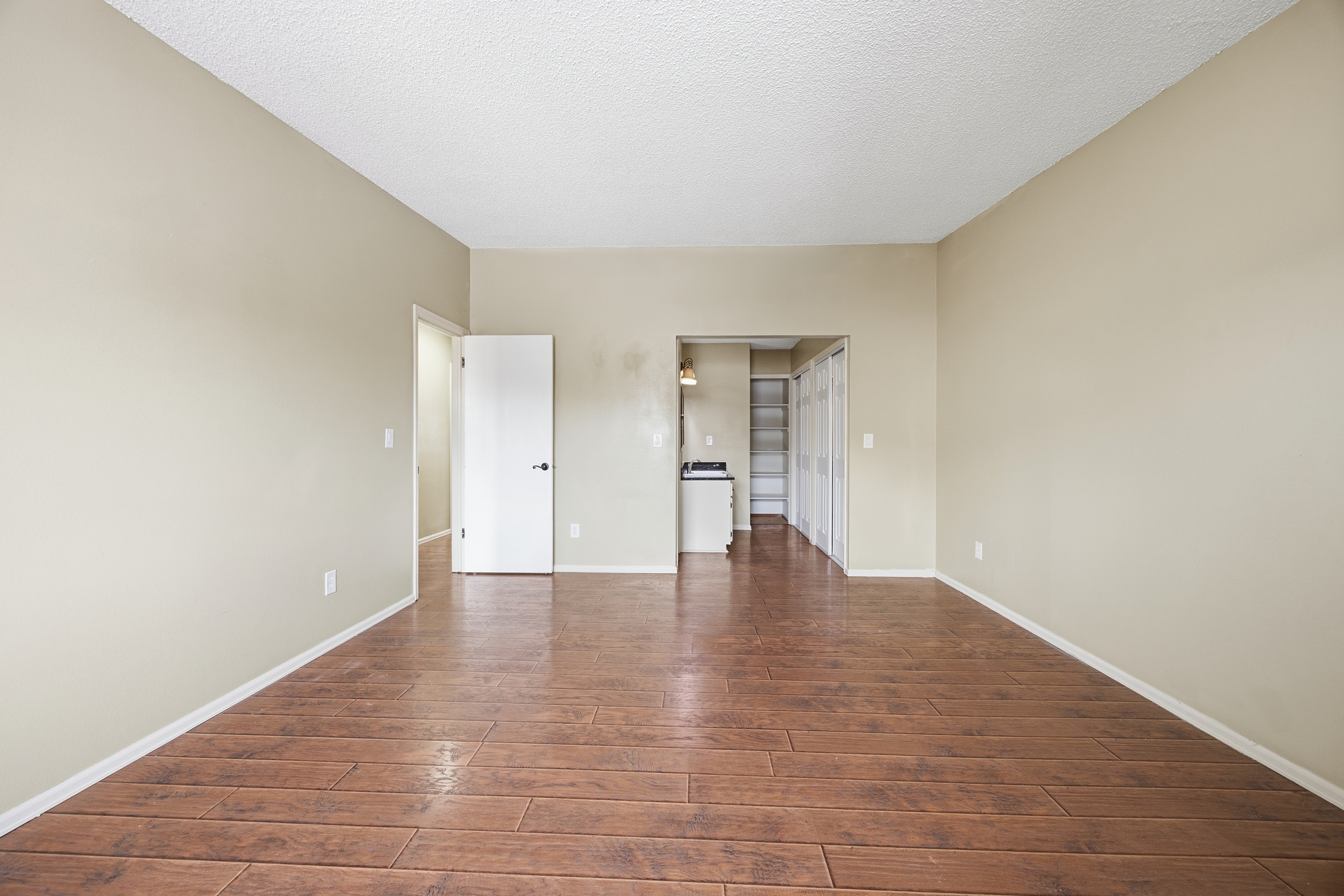 Photo 17 of 32 of 930 Fontmore Rd, Colorado Springs, CO
