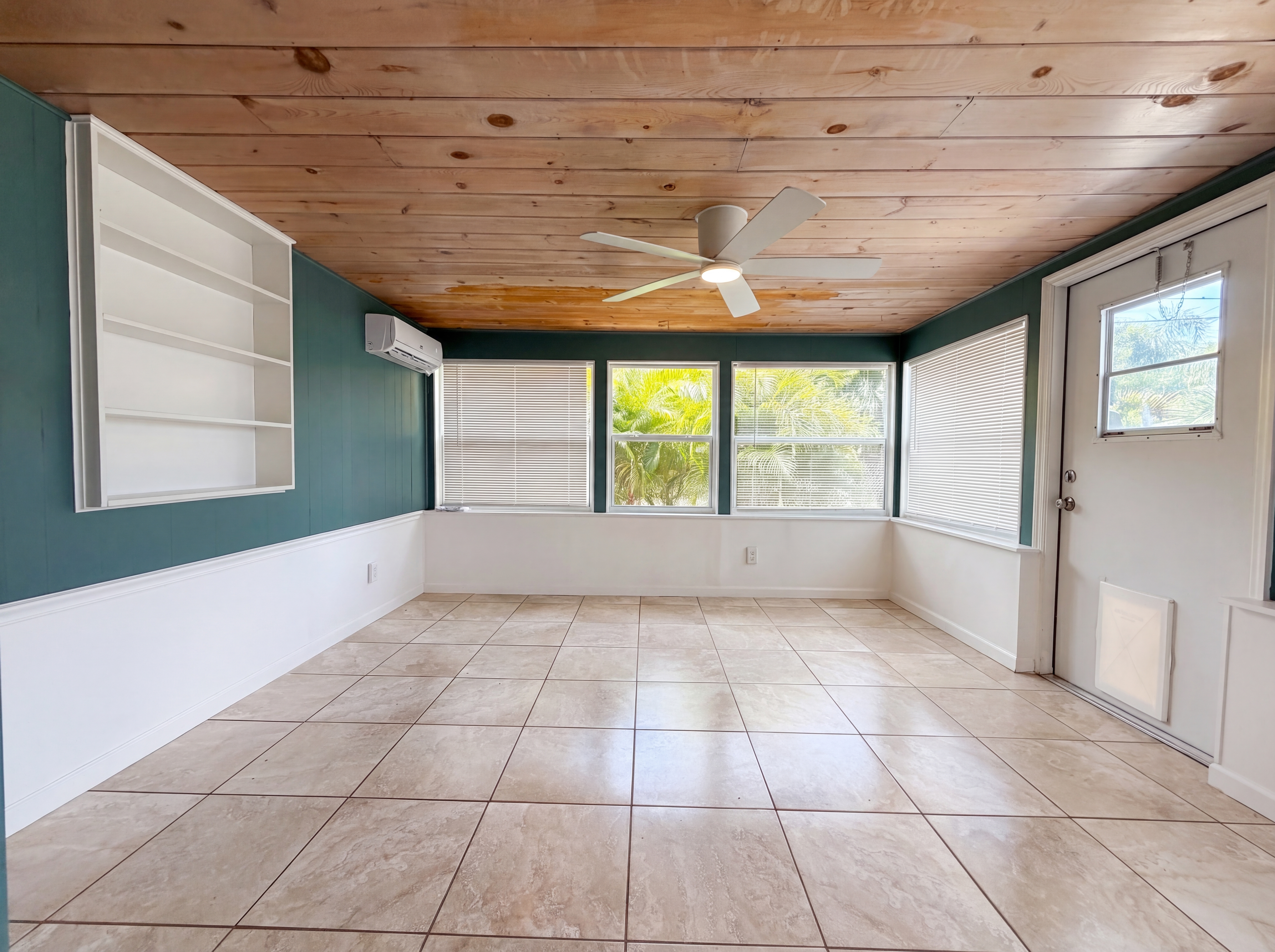 Photo 10 of 28 of 829 E 4th St, Englewood, FL