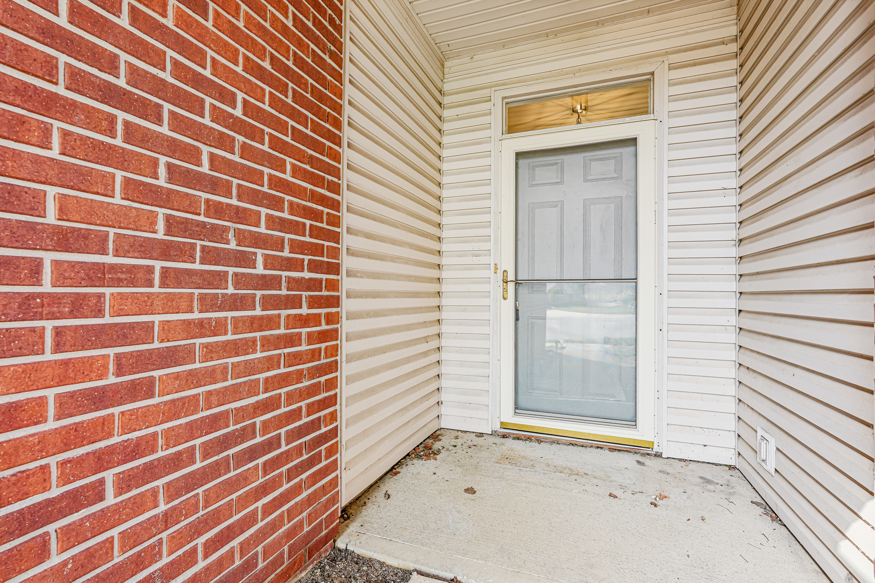 Photo 8 of 48 of 2082 Lawrin Ct, Indianapolis, IN