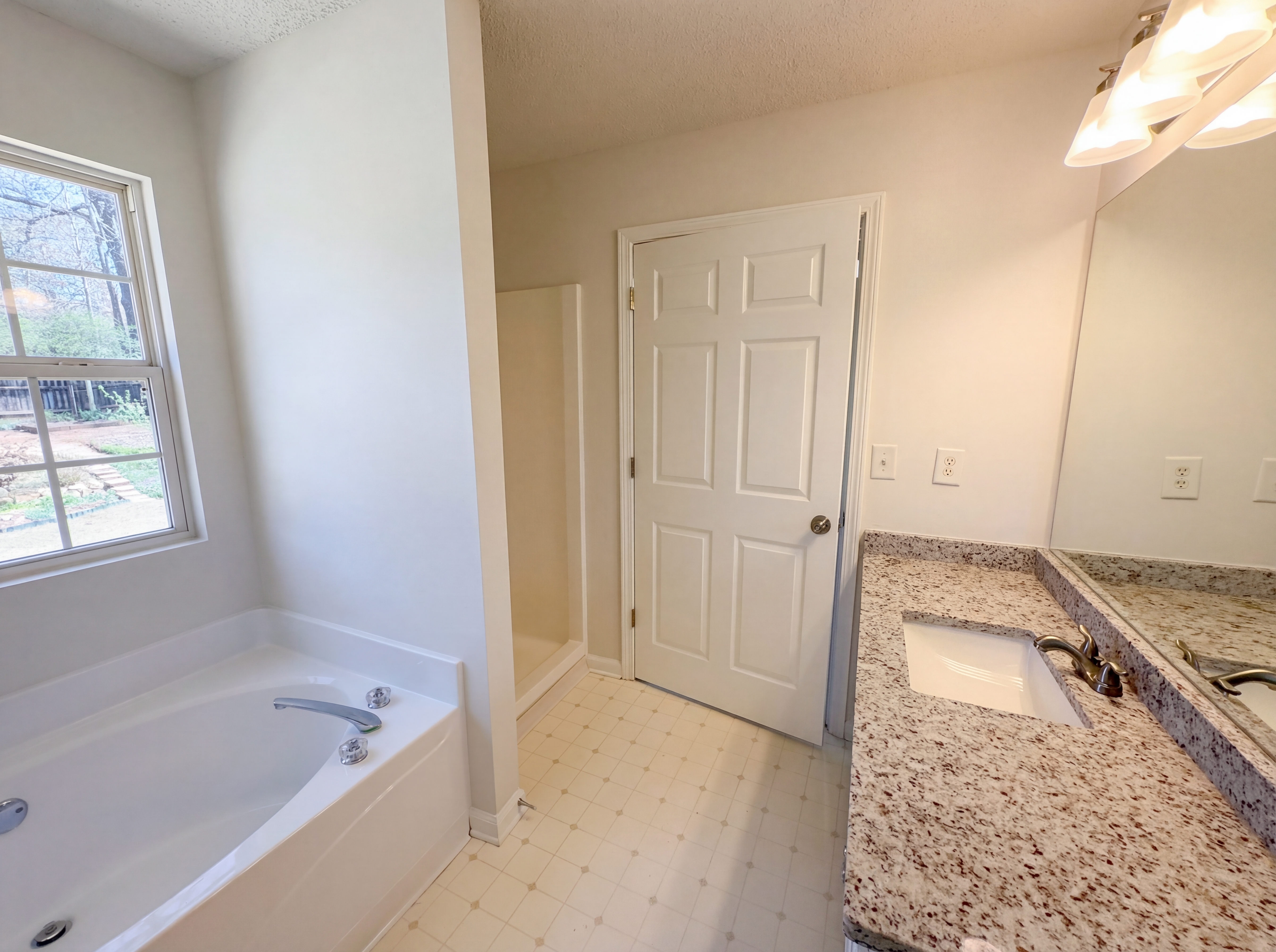 Photo 11 of 18 of 124 Amelia Garden Way, Lawrenceville, GA