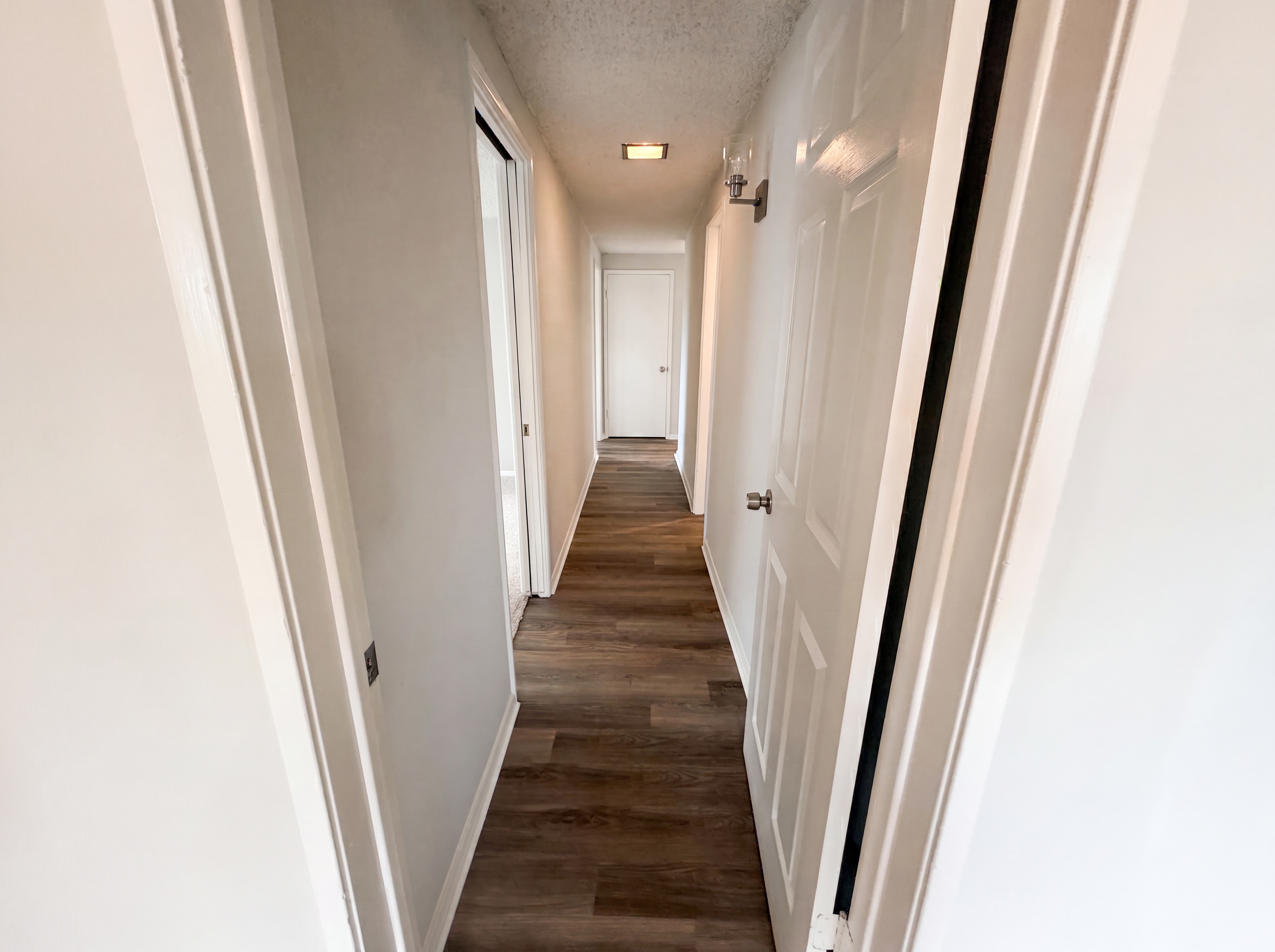 Photo 11 of 29 of 18400 Bermuda St, LOS ANGELES, CA
