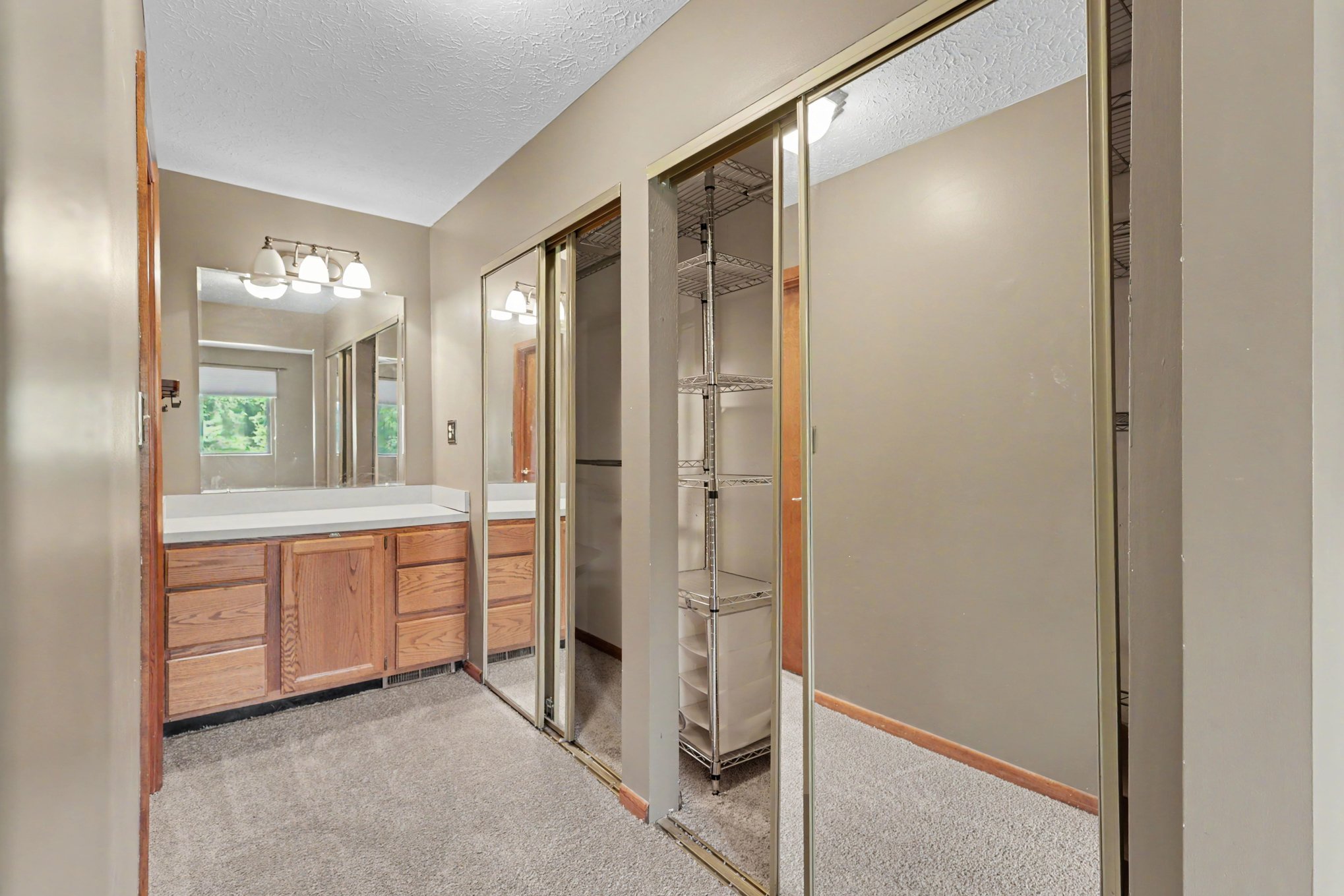 Photo 10 of 18 of 9875 Mentor Rd, Chardon, OH