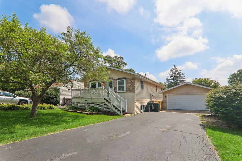Property photo 1 of 327 Oakwood Dr