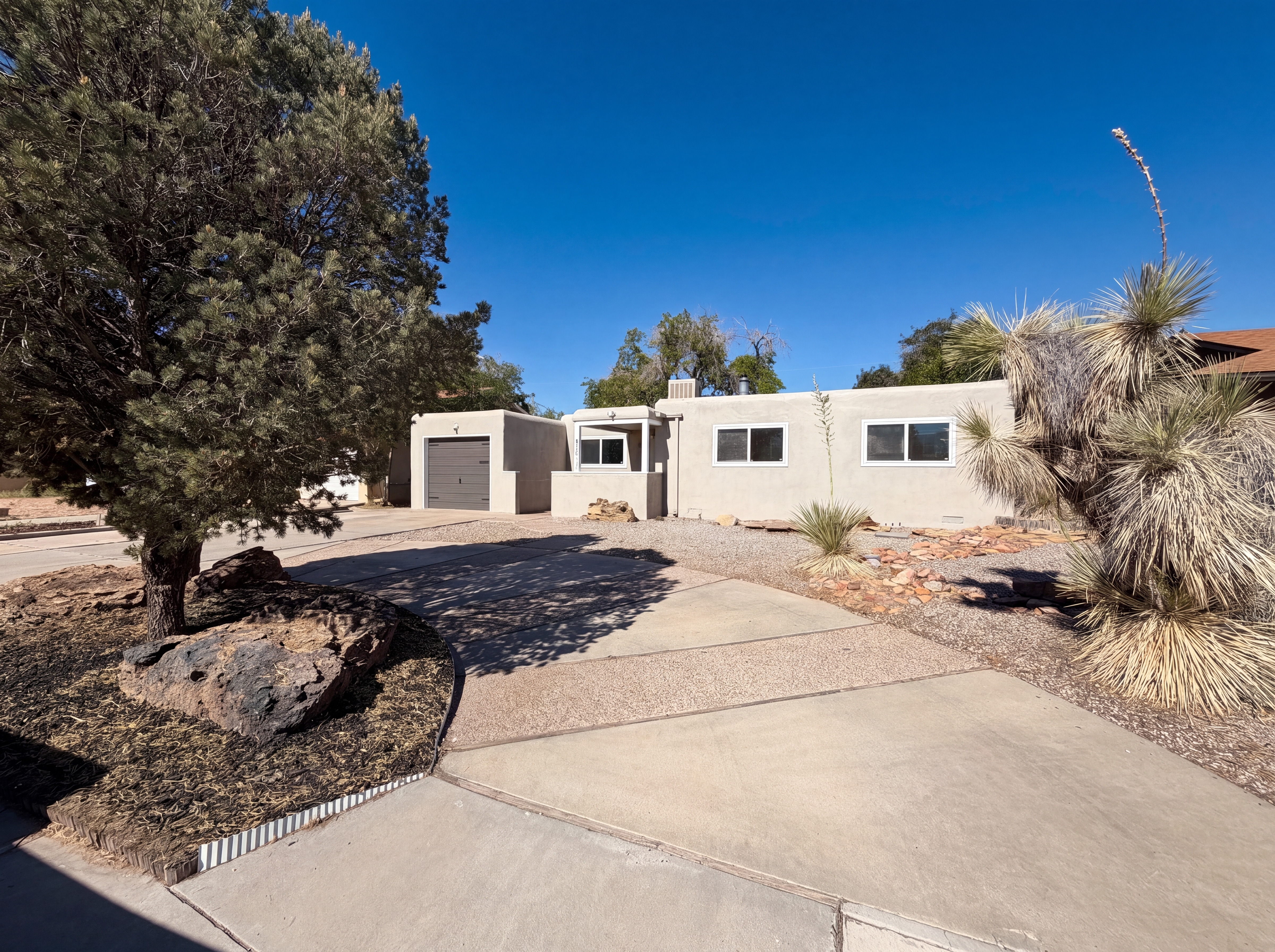 Photo 17 of 19 of 817 Truman St NE, Albuquerque, NM