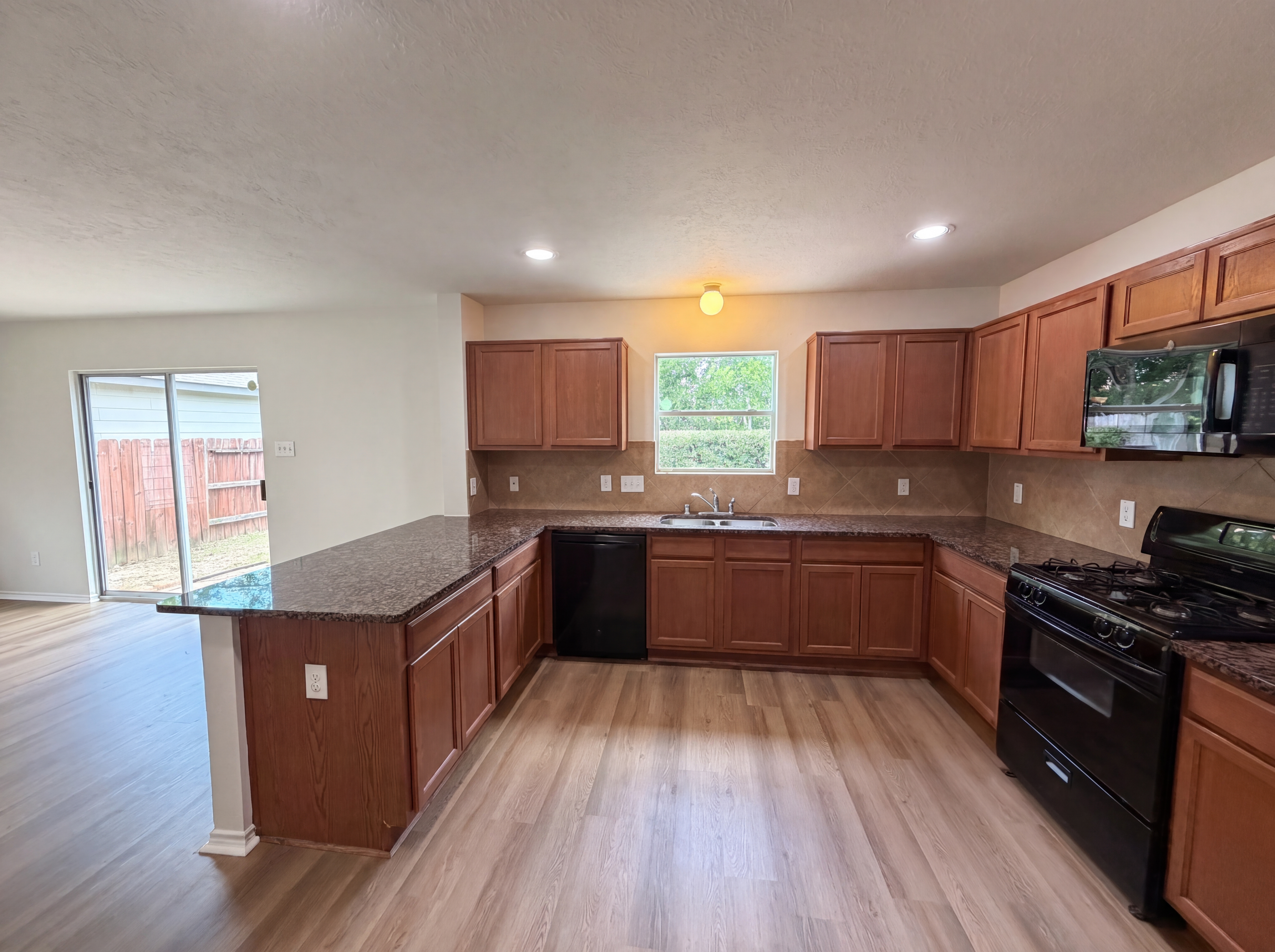 Photo 13 of 25 of 939 Staffordale Manor Ln, Houston, TX