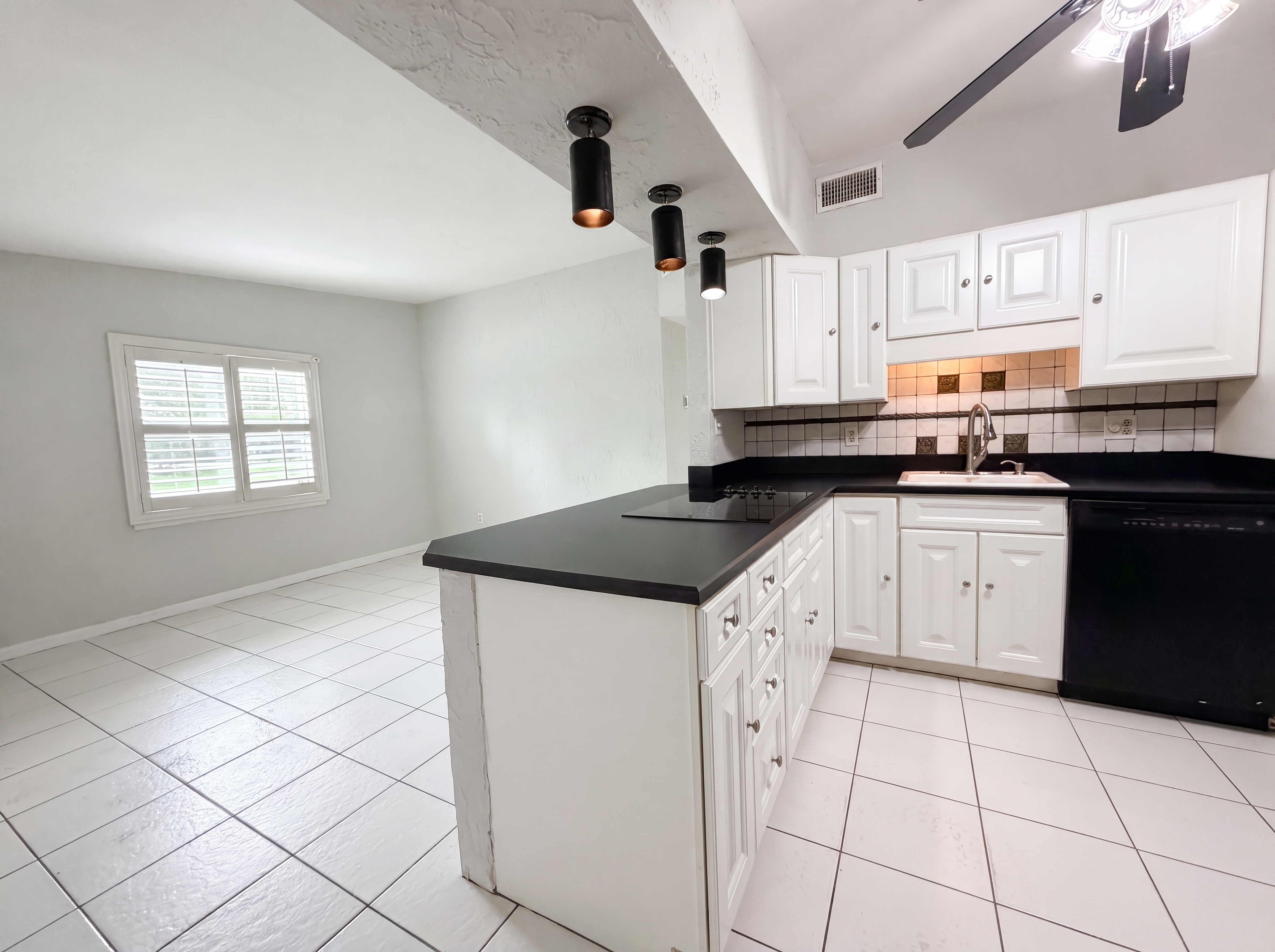 Photo 21 of 23 of 5655 Kimbrell Dr S, Jacksonville, FL