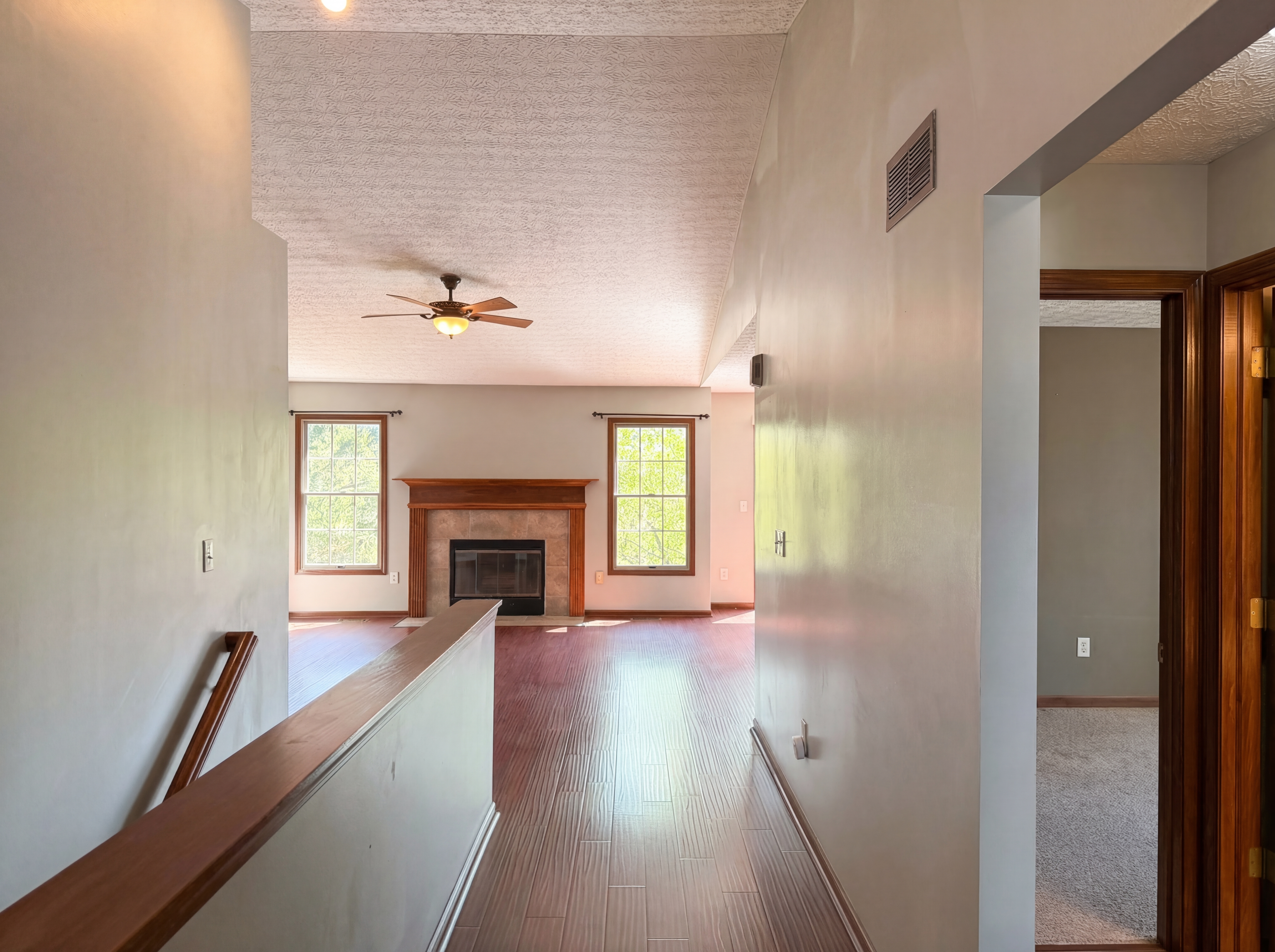 Photo 10 of 25 of 3373 Brook Spring Dr, Grove City, OH