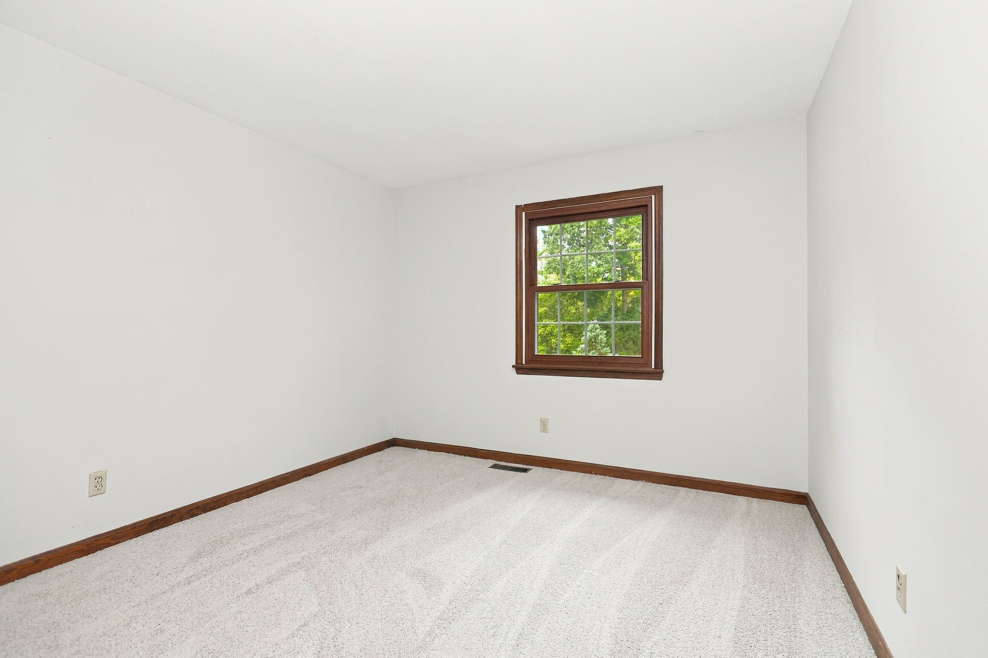 Photo 7 of 22 of 7043 Stonington Rd, Cincinnati, OH