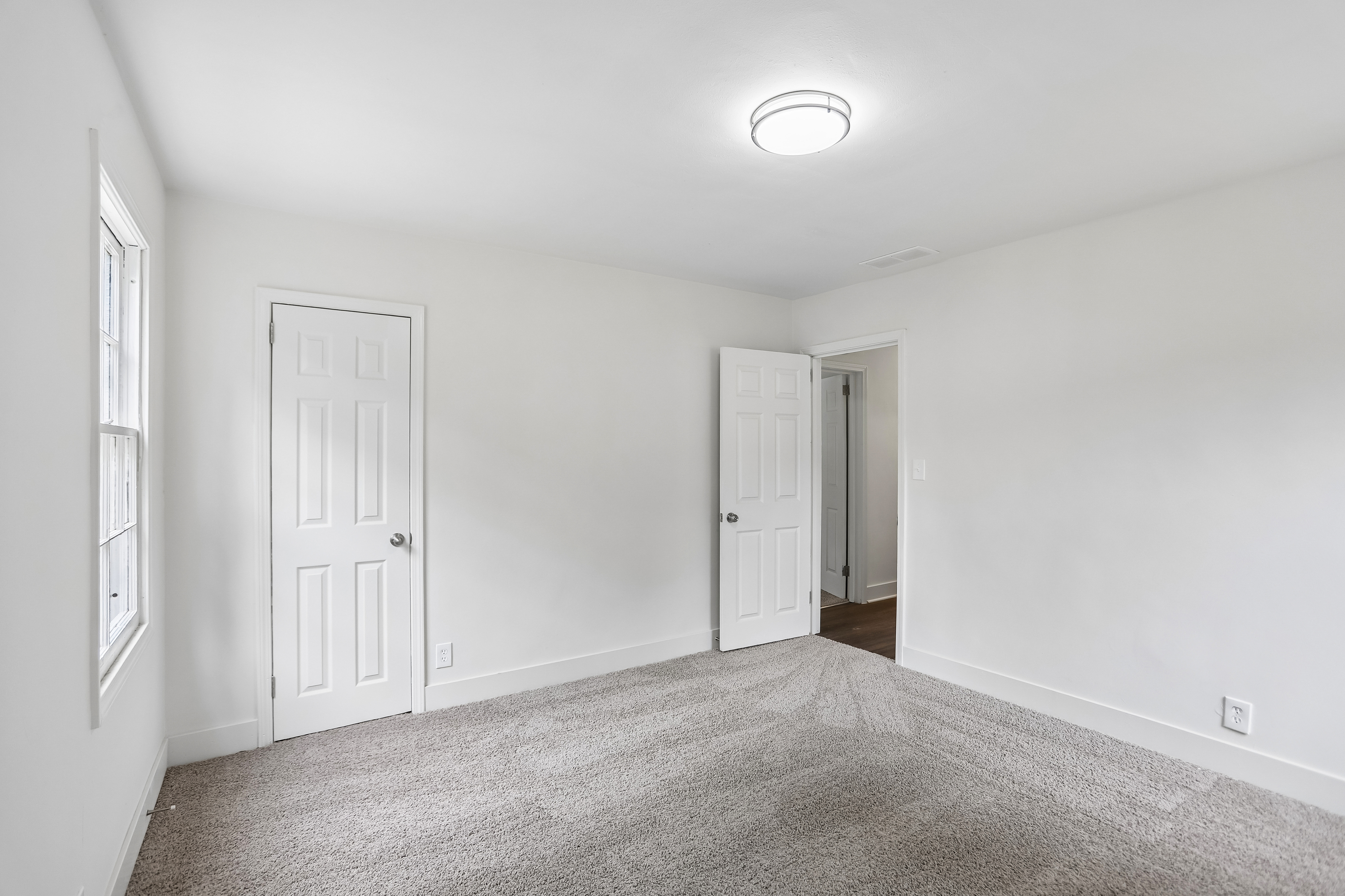 Photo 32 of 53 of 1330 Lynford Dr SW, Atlanta, GA