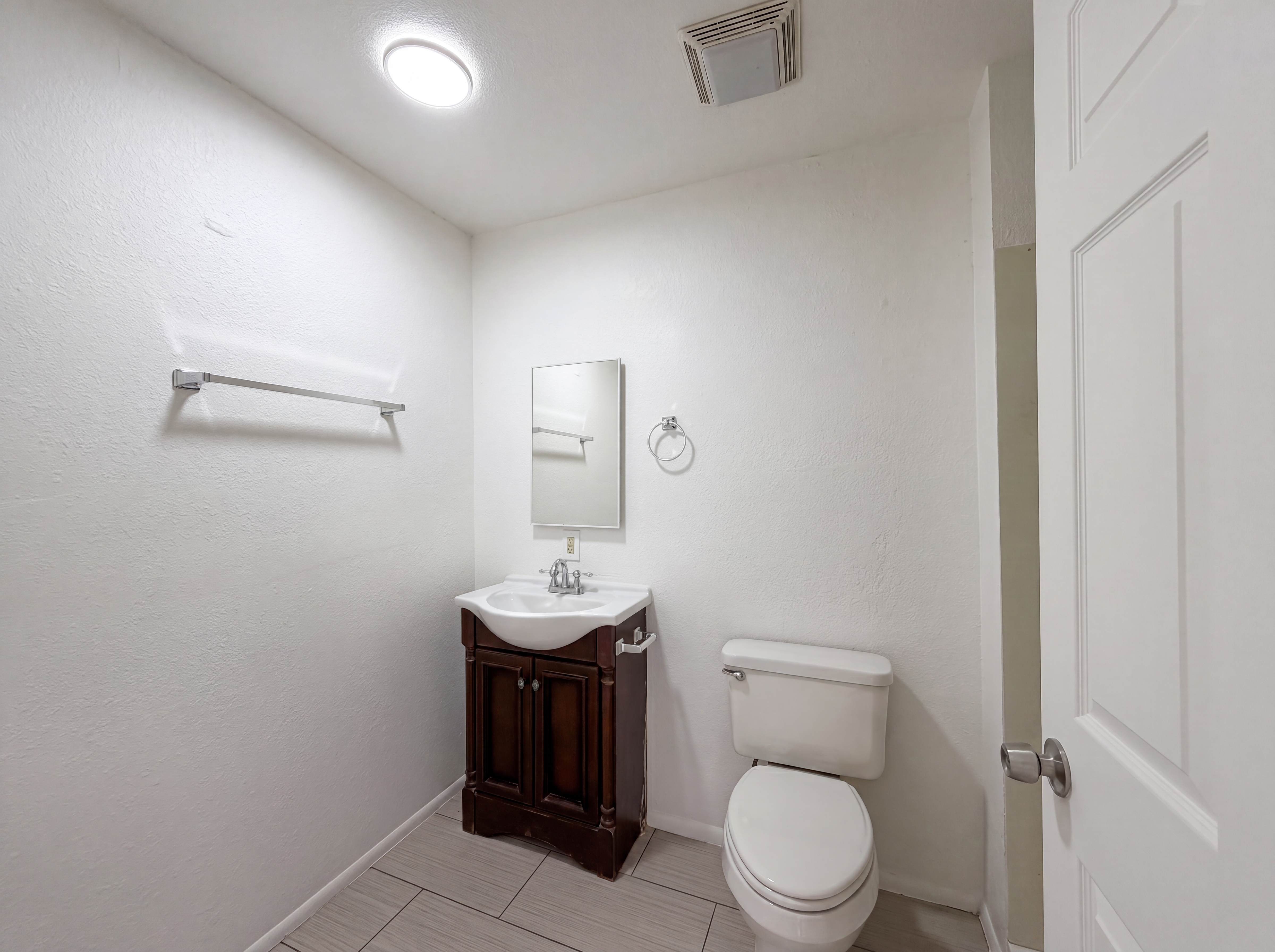 Photo 17 of 26 of 4260 E Vineyard Rd, Phoenix, AZ