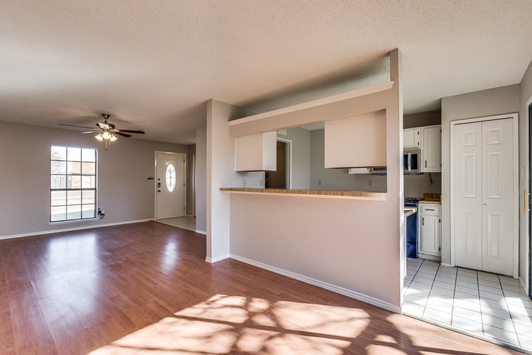 Photo 5 of 23 - 5684 Powers St, The Colony, TX 75056