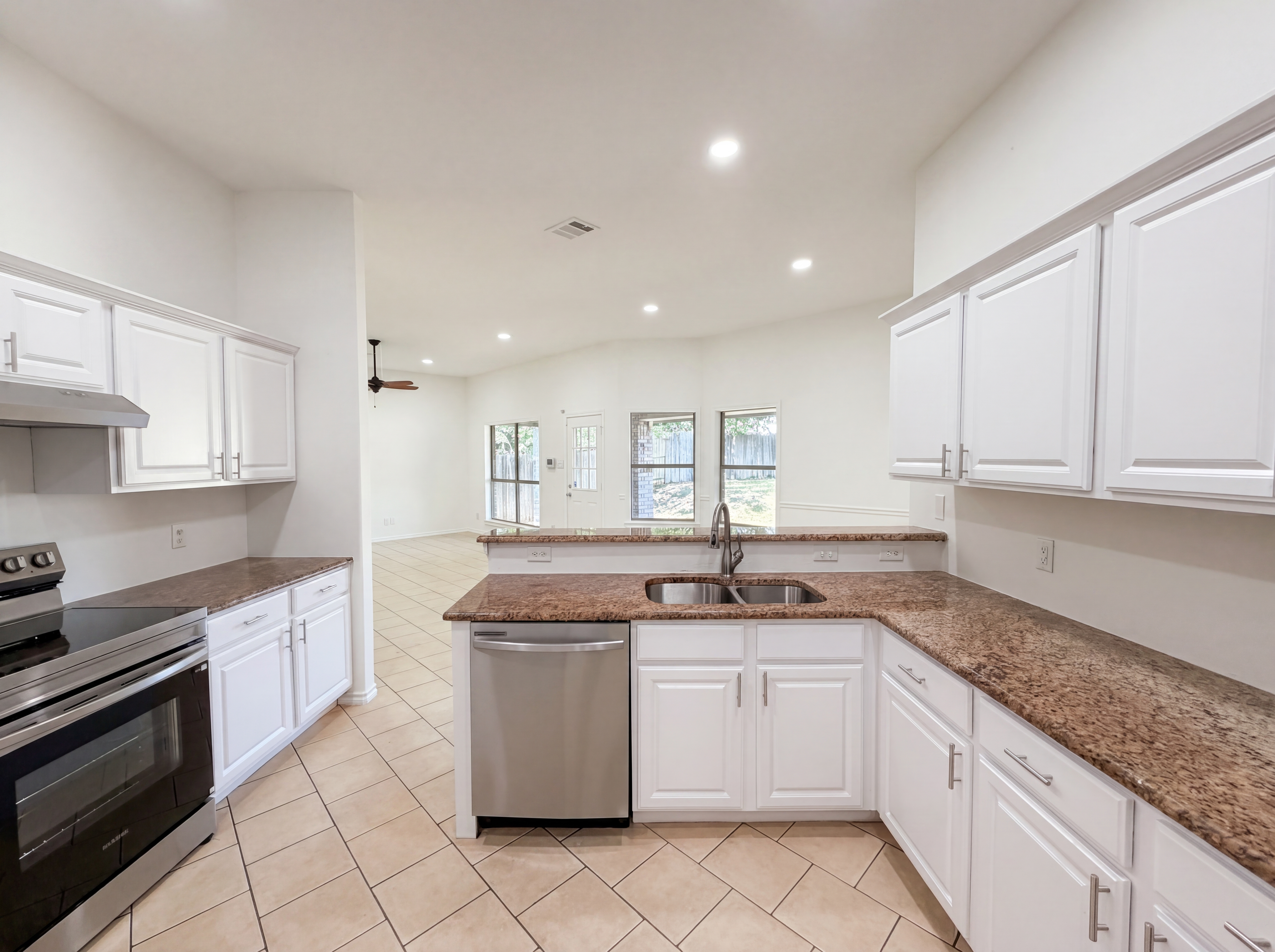 Photo 9 of 20 of 4617 Deal Dr, Fort Worth, TX
