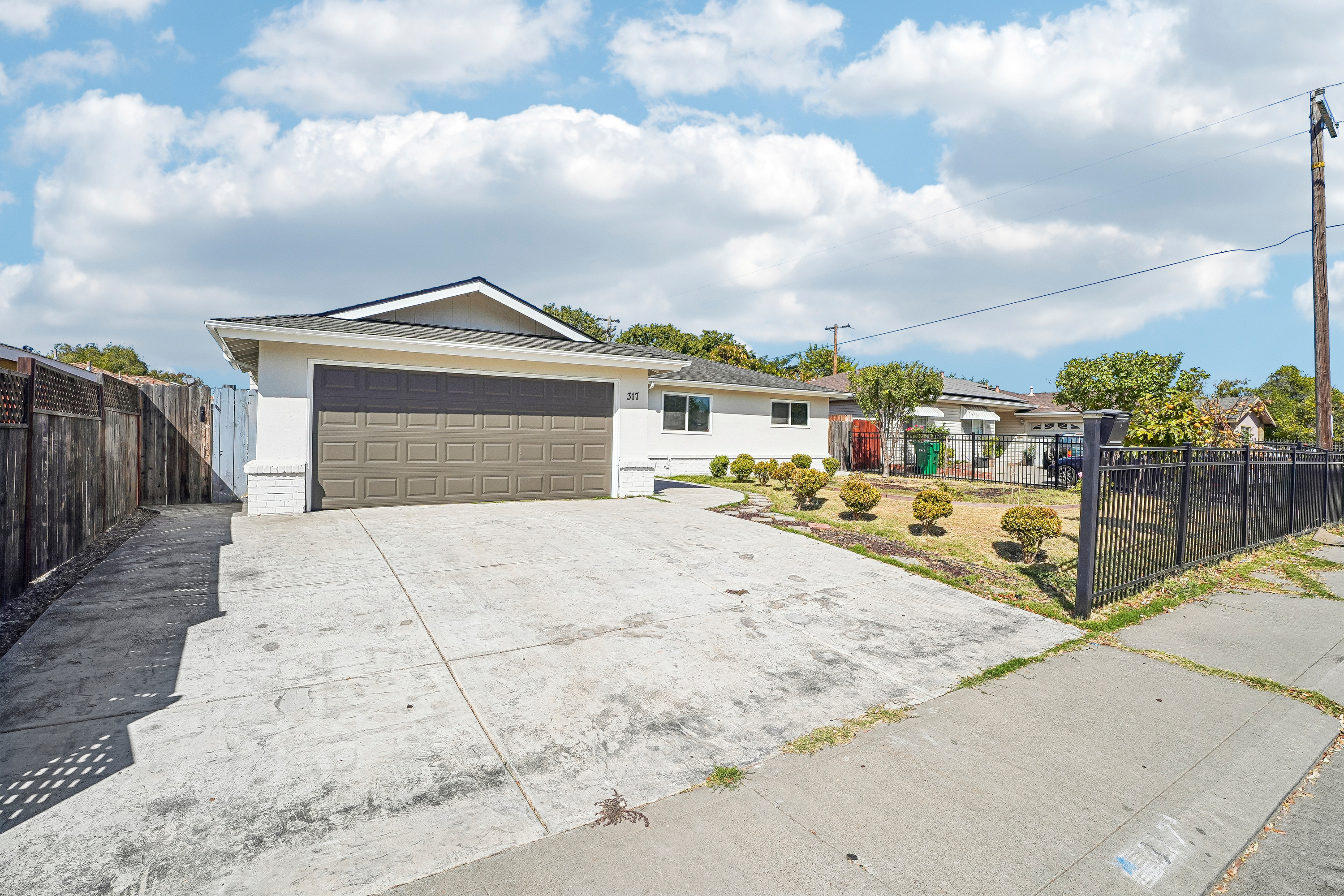Photo 8 of 42 of 317 Goya Dr, Stockton, CA