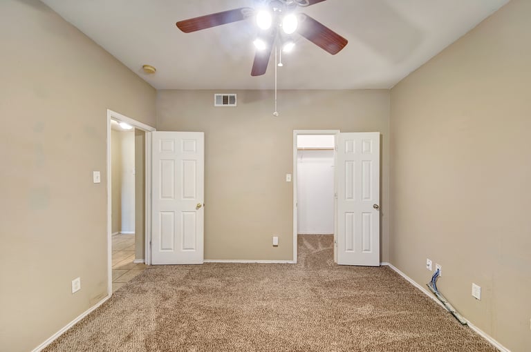 Photo 32 of 35 - 7929 Stansfield Dr, Fort Worth, TX 76137