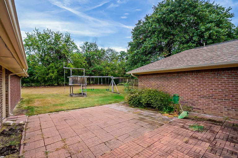Photo 34 of 36 - 7924 Londonderry Dr, North Richland Hills, TX 76182