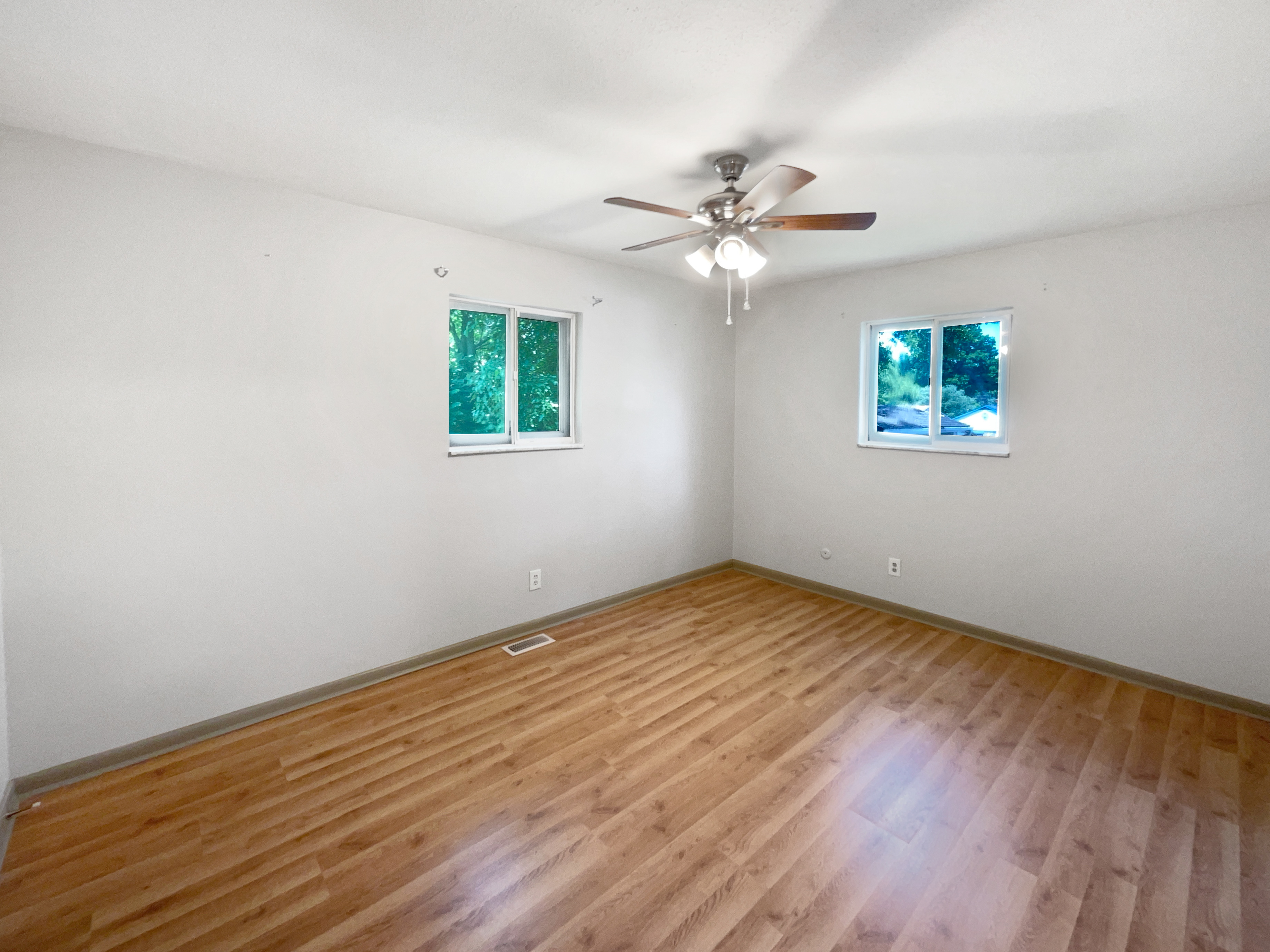 Photo 5 of 19 of 3344 Southwest Dr, Indianapolis, IN