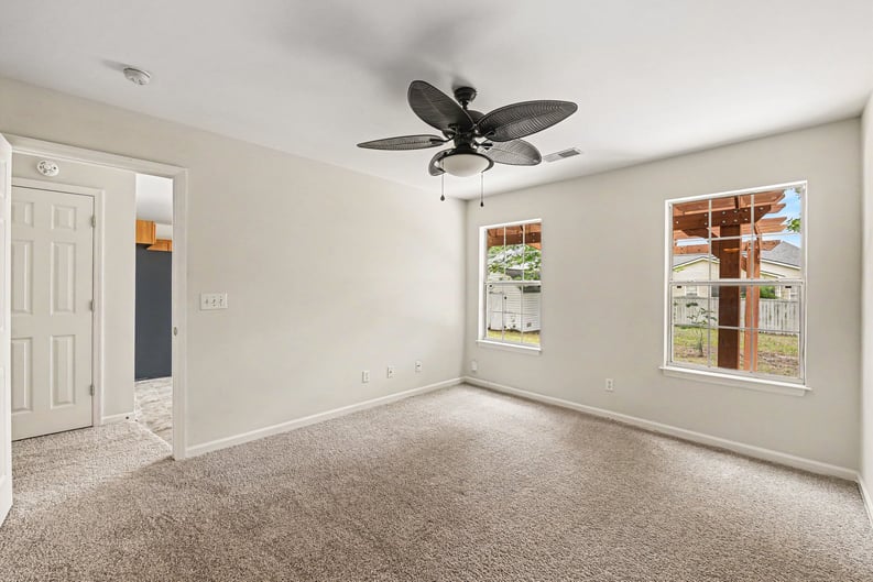 Property photo 3 of 4861 Hearthside Dr