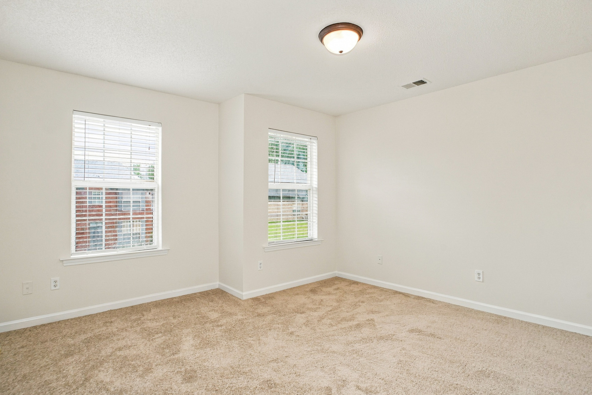 Photo 16 of 28 of 5634 Tulip Grove Dr, Memphis, TN