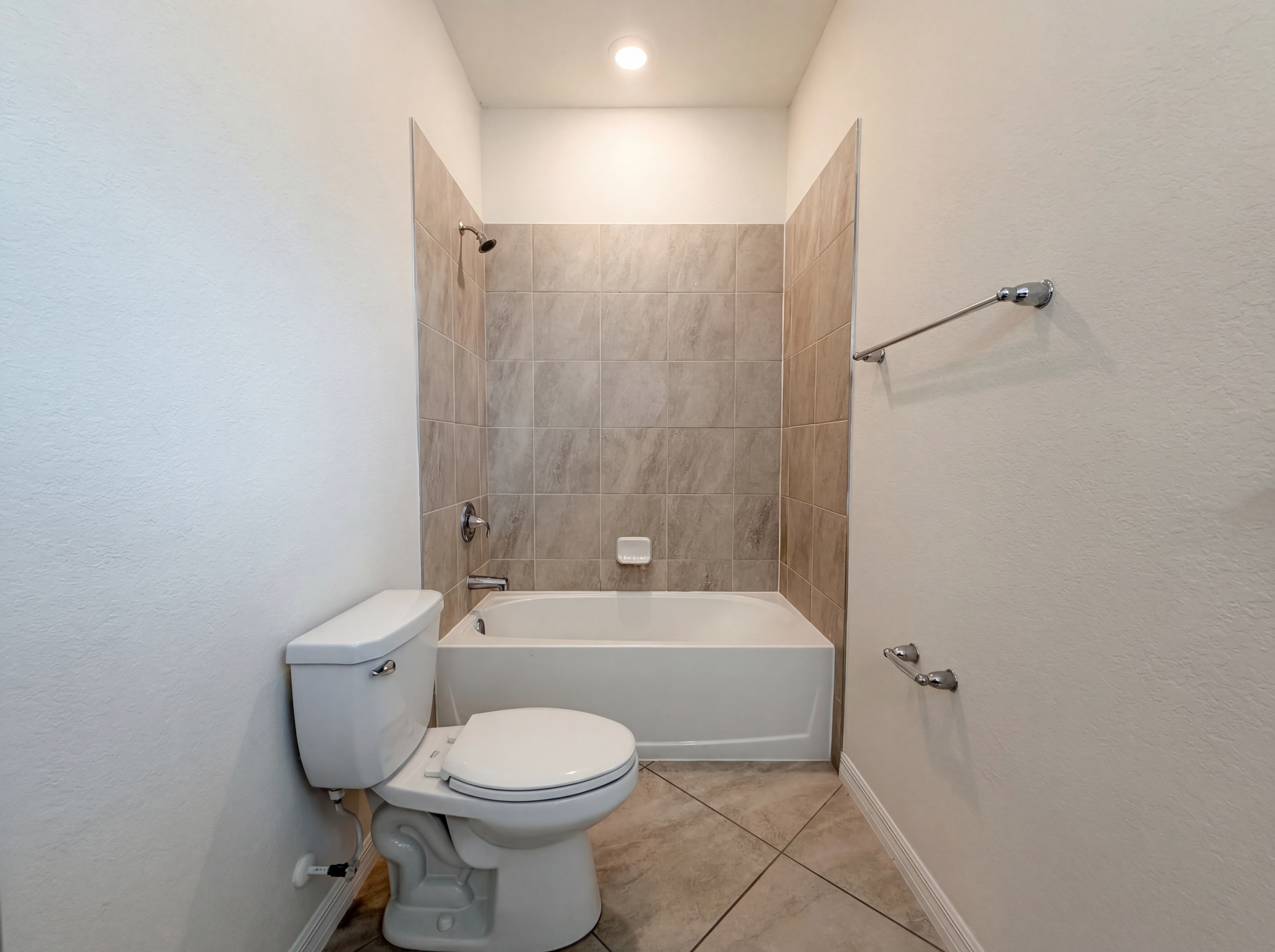 Photo 16 of 35 of 14102 Vindel Cir, Fort Myers, FL