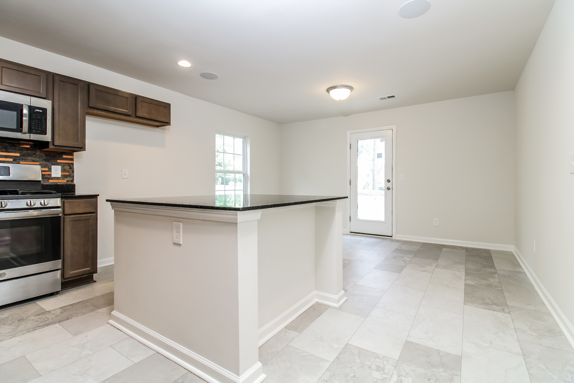 Photo 7 of 21 of 301 Rolling Knoll Dr, Columbia, SC