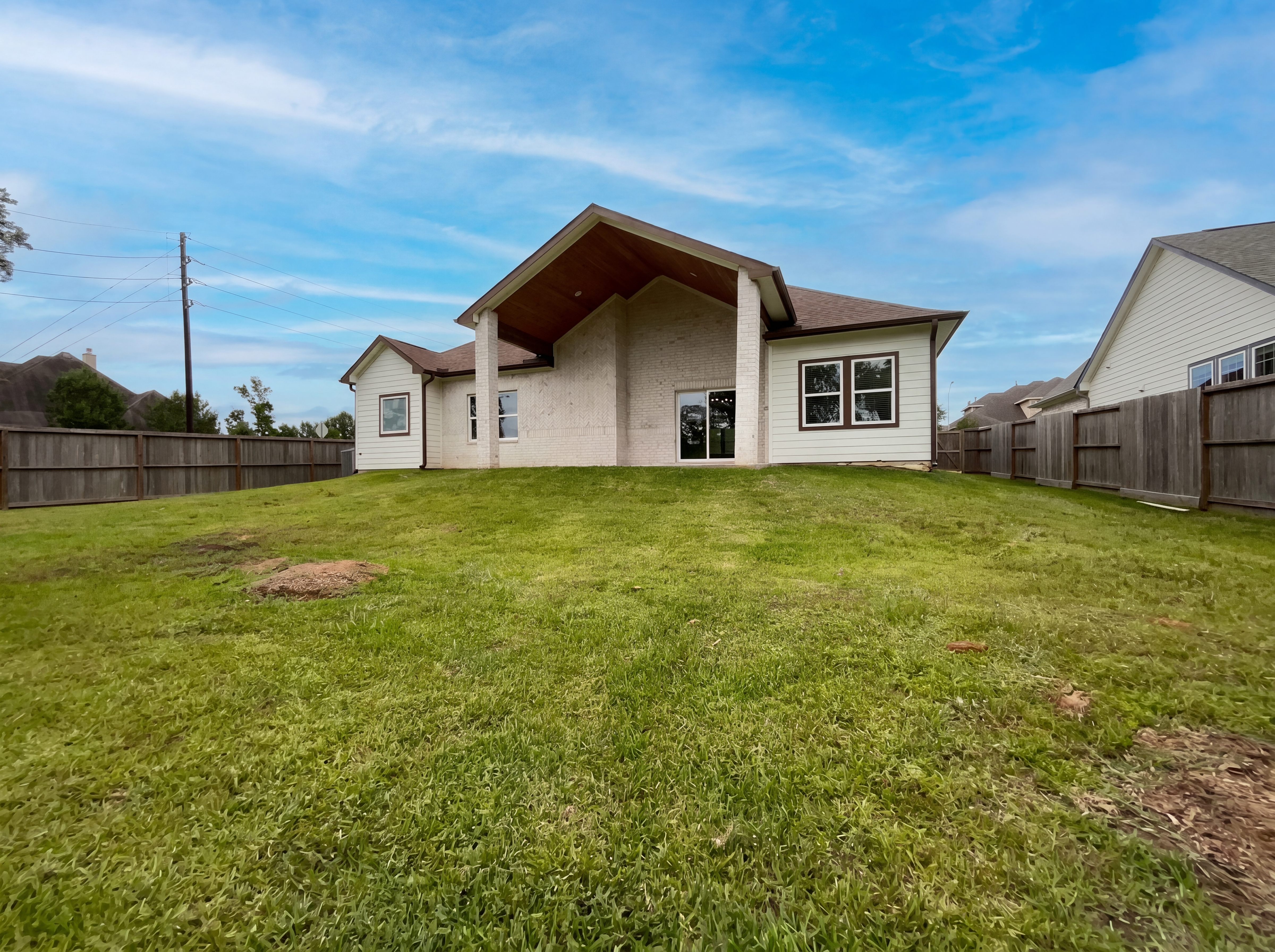 Photo 5 of 16 of 40402 Mostyn Dr, Magnolia, TX