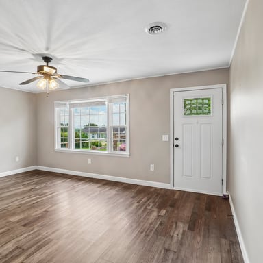 Property photo 3 of 807 Hilltop Dr