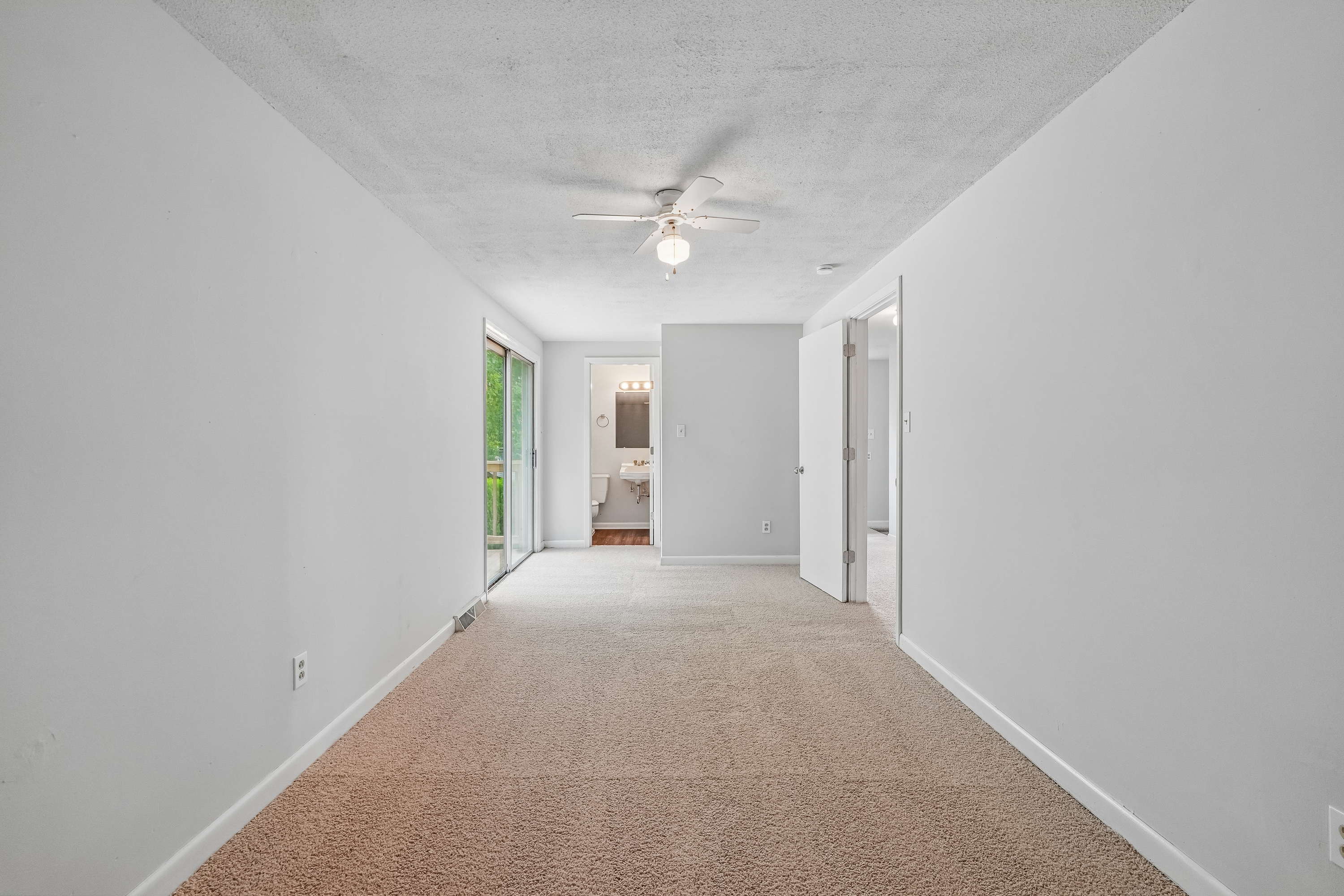 Photo 4 of 28 of 4036 Elizabeth St, Hickory, NC