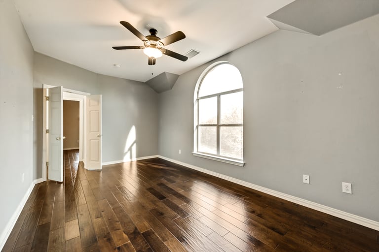 Photo 17 of 29 - 2911 Lochwood Cir, Corinth, TX 76208