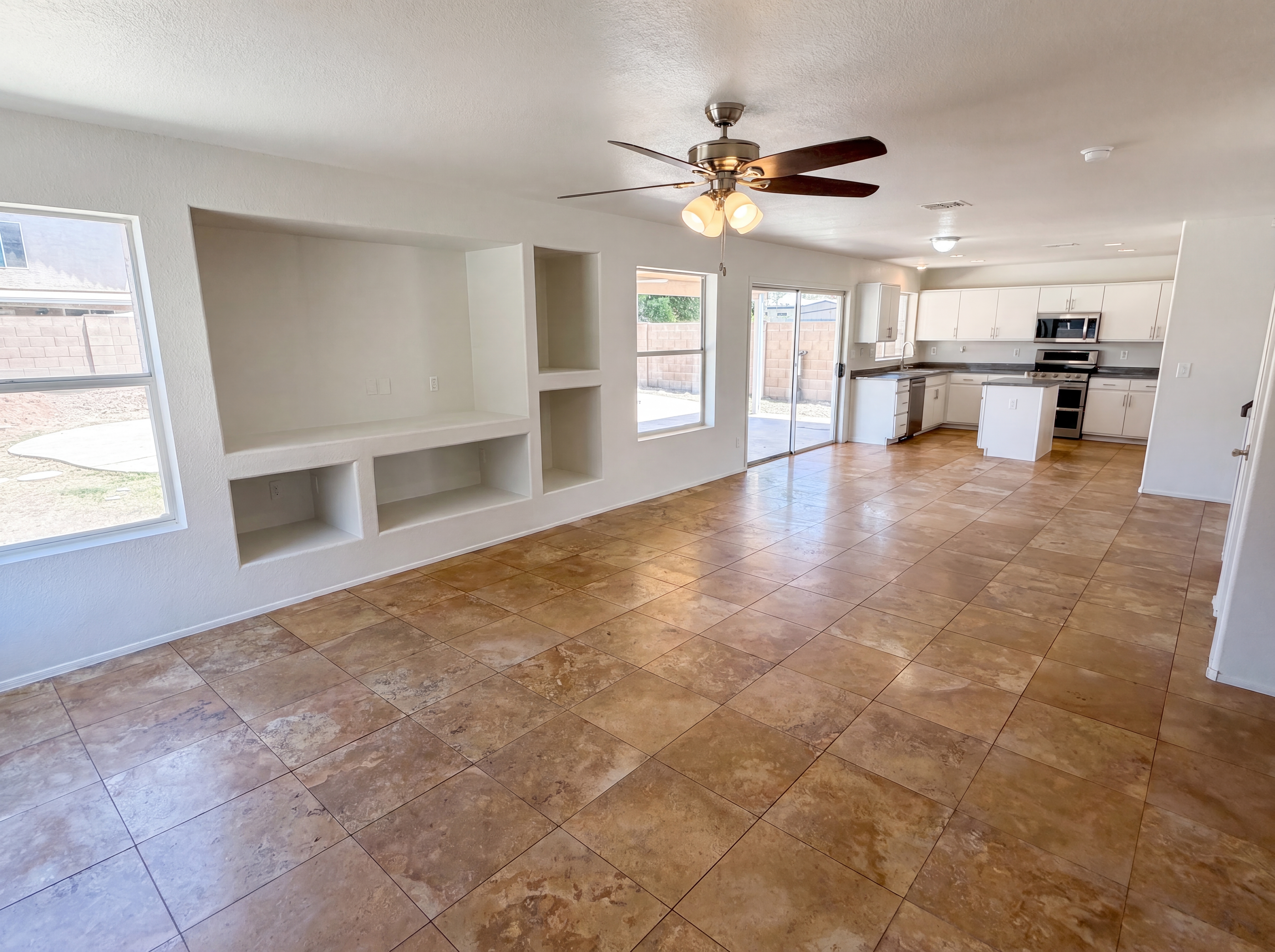 Photo 12 of 29 of 10860 W Lone Cactus Dr, Peoria, AZ