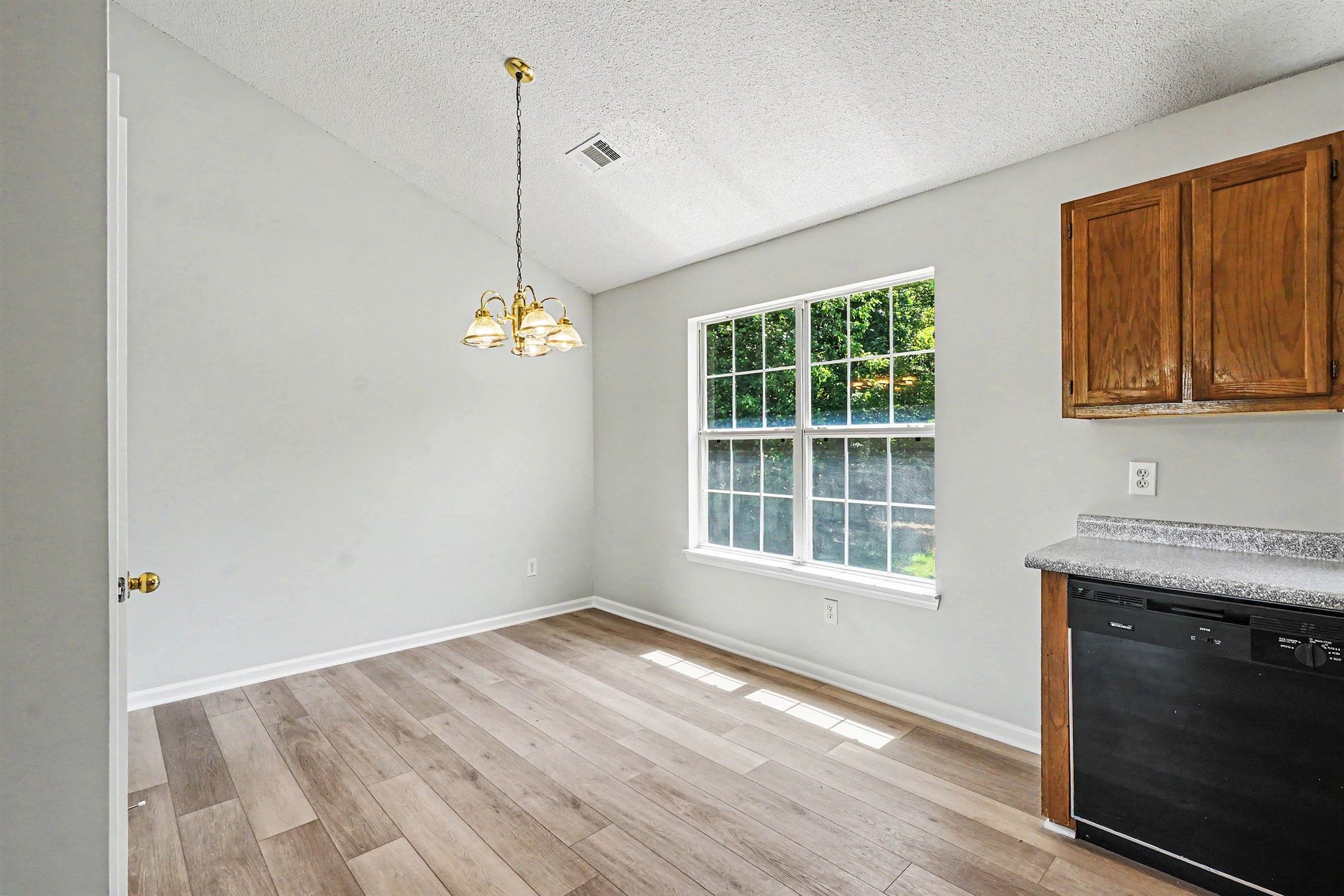 Photo 7 of 19 of 4967 McKinley Dr, Lula, GA