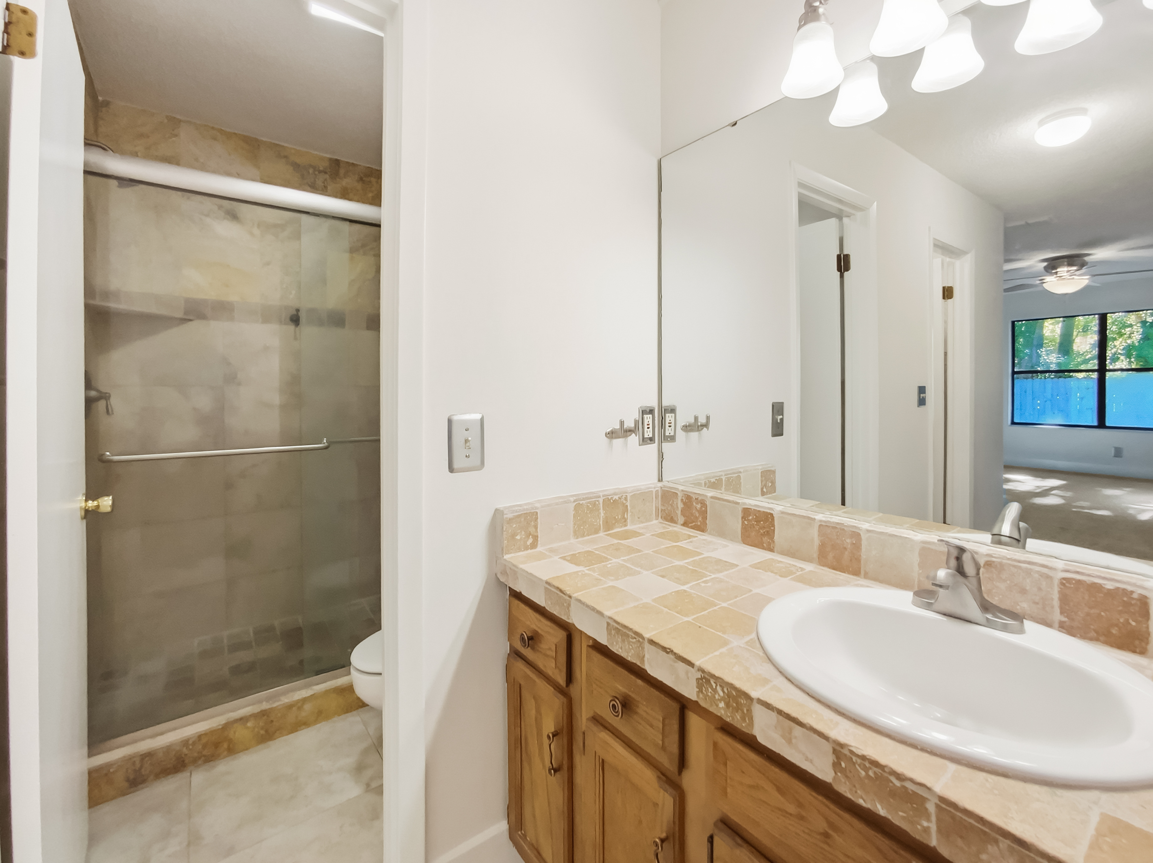 Photo 5 of 22 of 2440 Deloach Ln, Jacksonville, FL